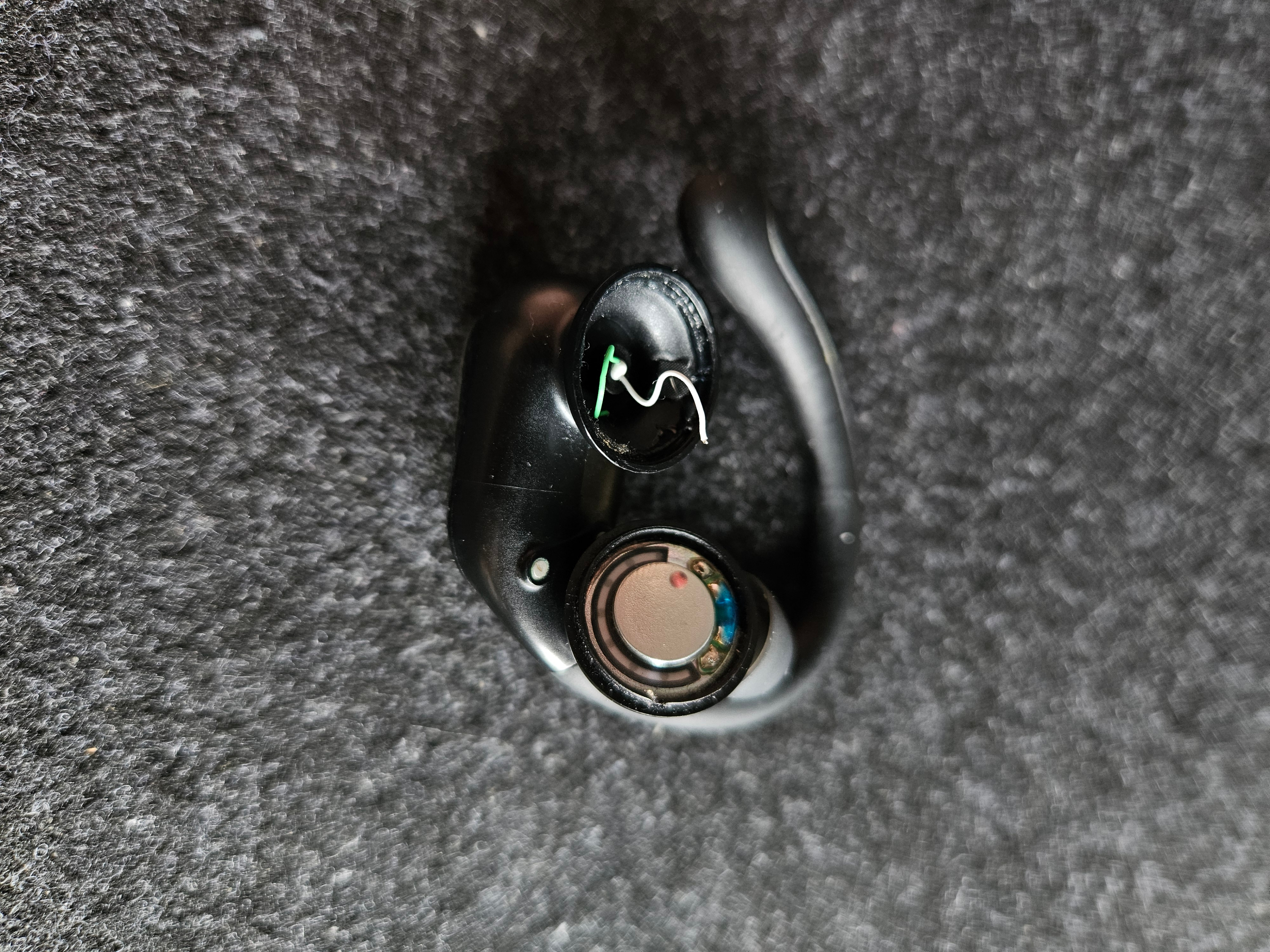 Poounur - Q78 Wireless Sport Earbuds with Charging Case - photo 3