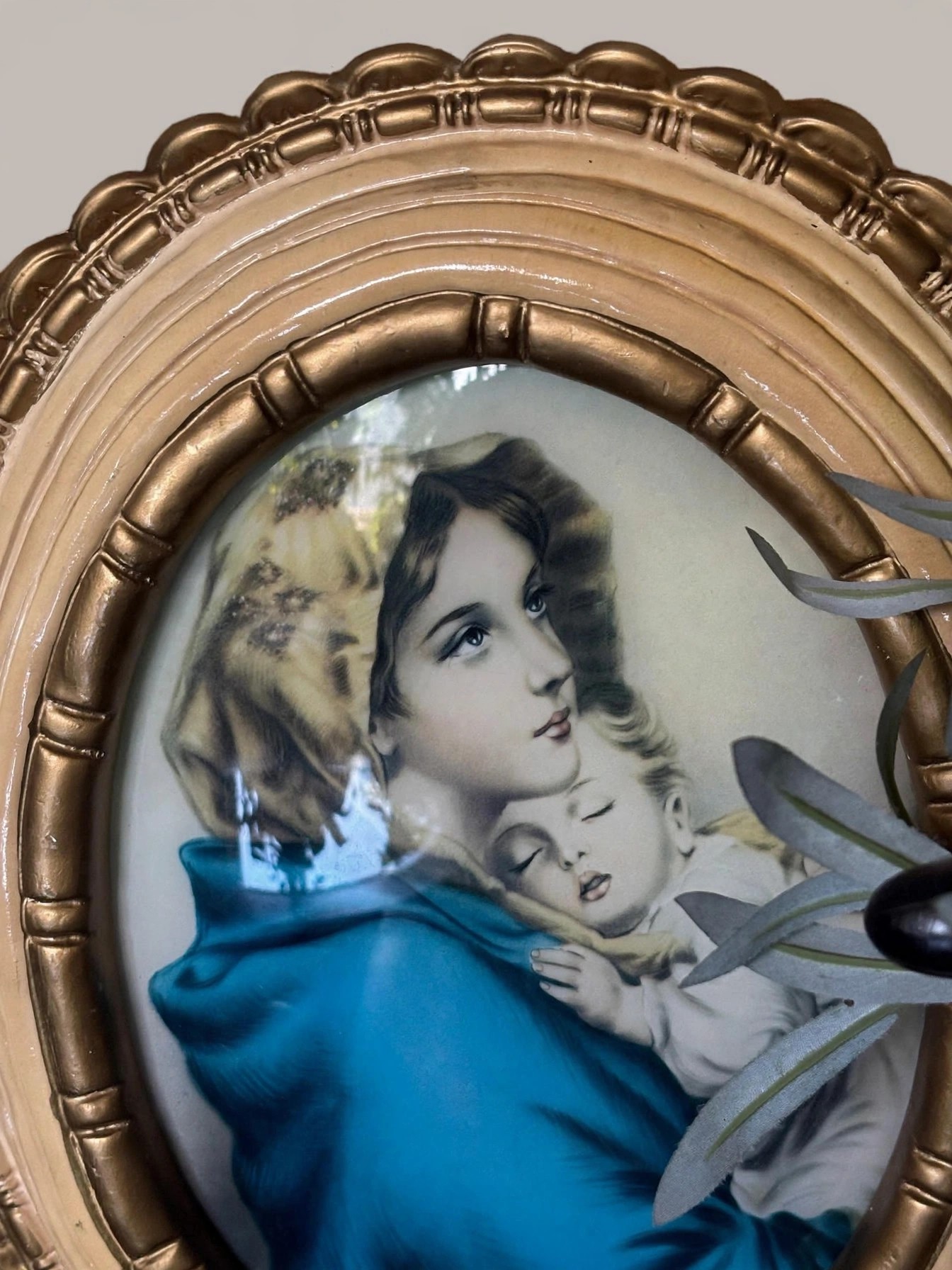 Vintage Ornate Gold Framed Madonna and Child Print Convex Glass - photo 4