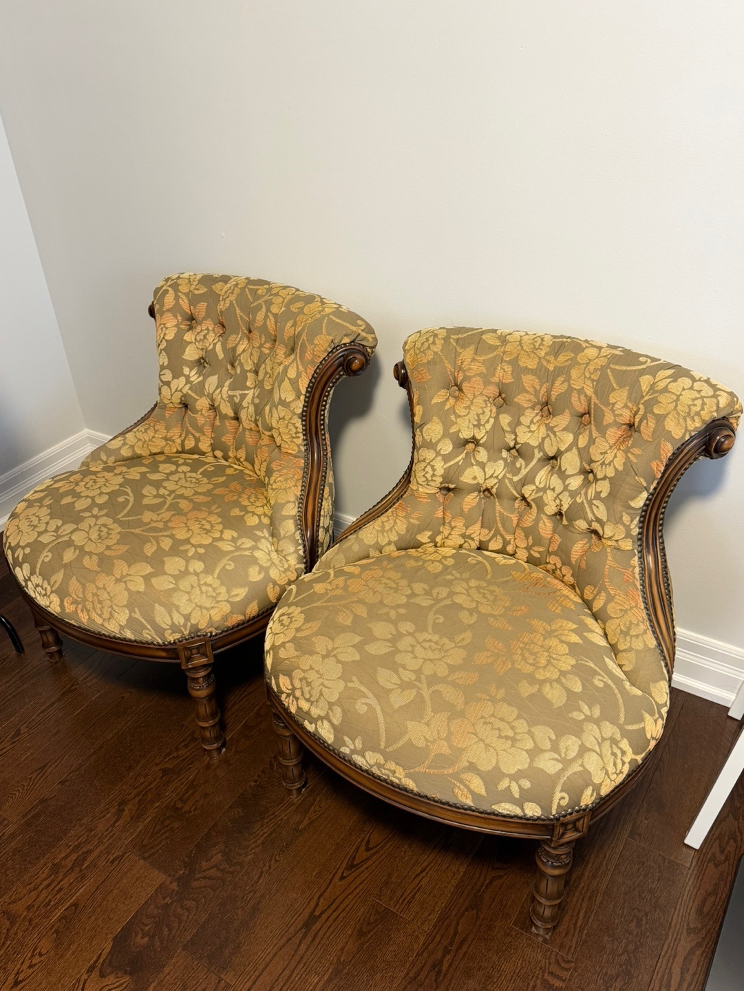 Vintage style upholstered sofa chair - photo 4