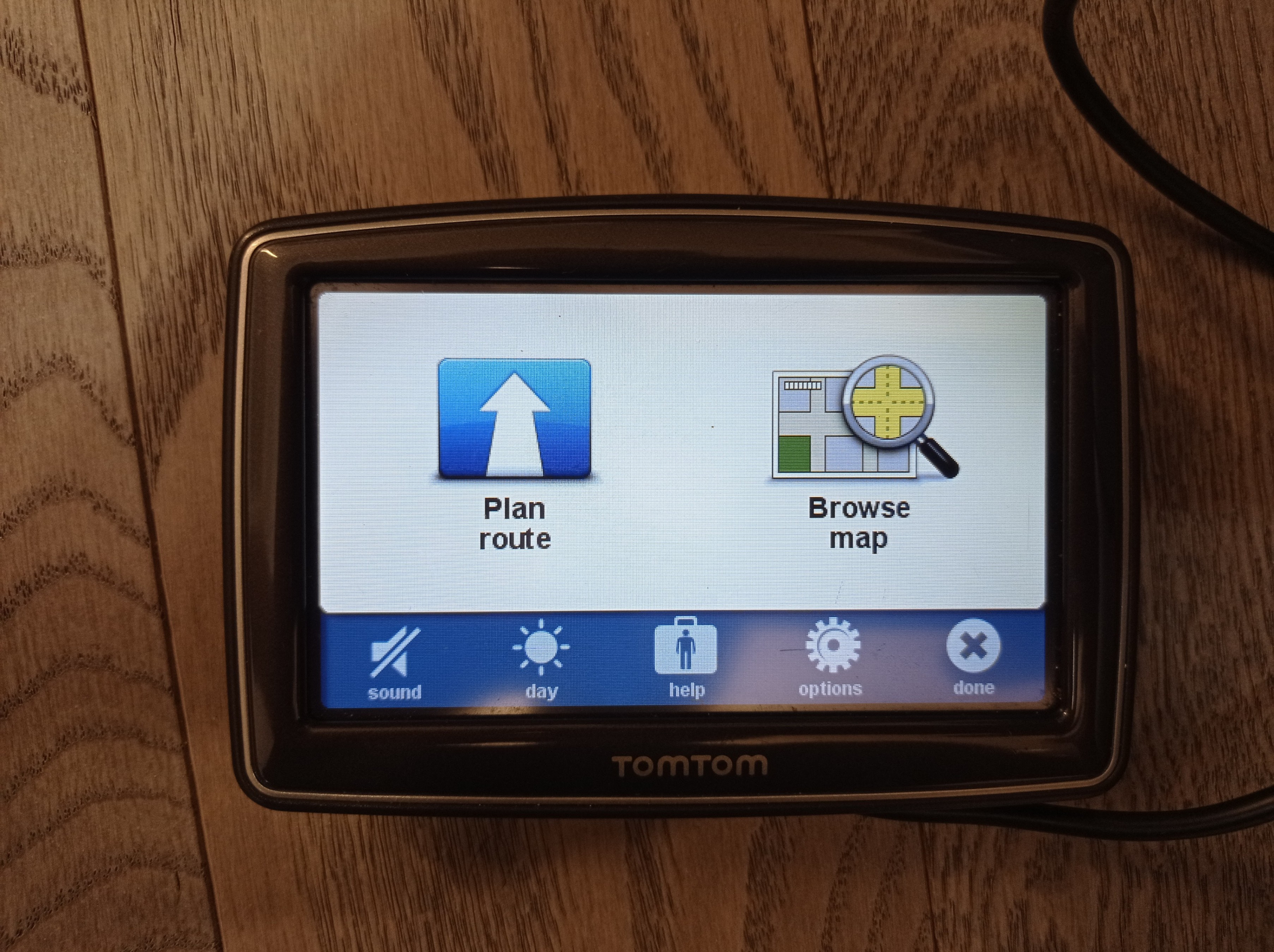TomTom XL (Model 4ET03) Portable GPS Navigator - photo 4