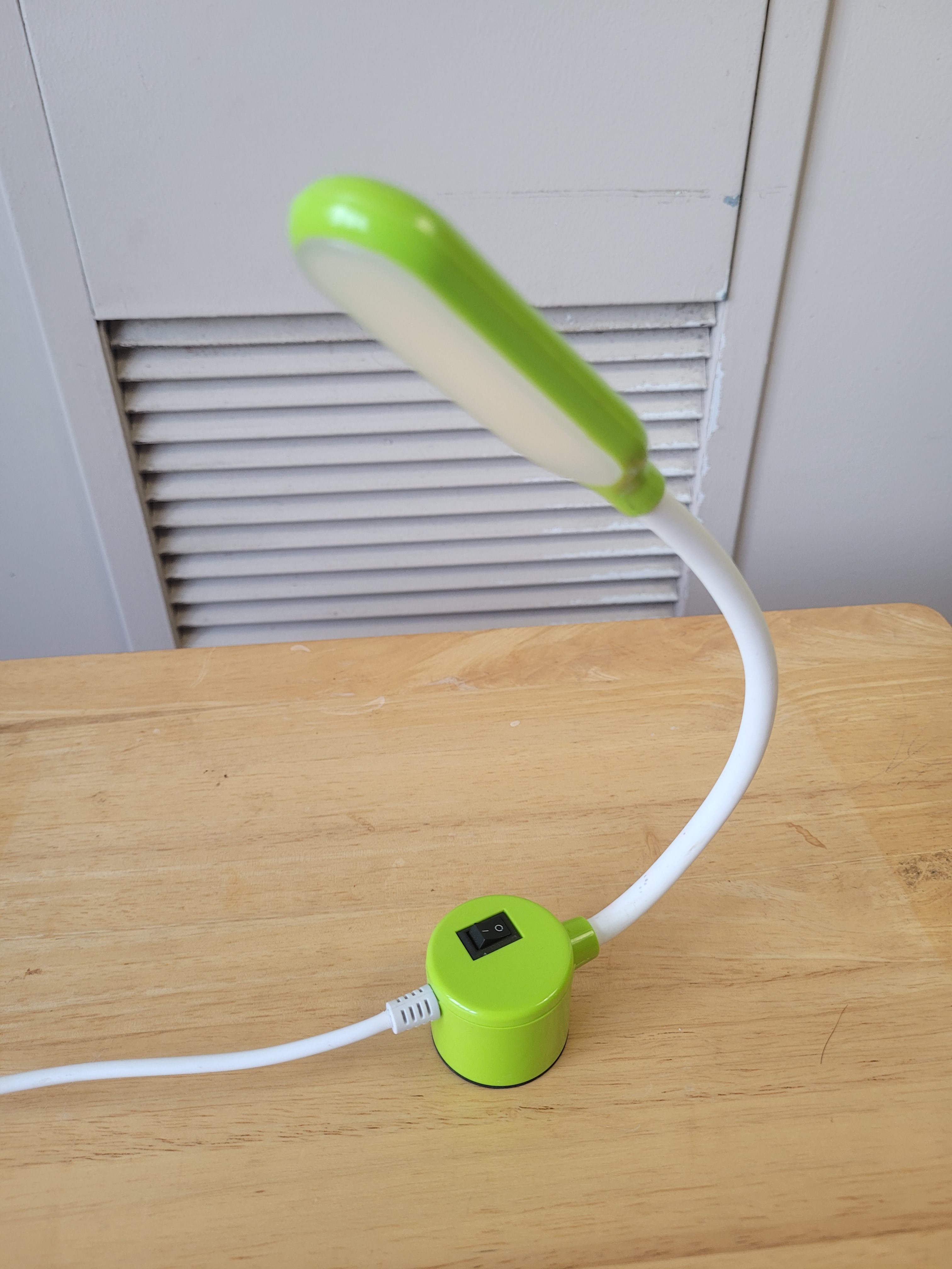 Flexible LED Work Light / Desk Lamp with Magnetic Base