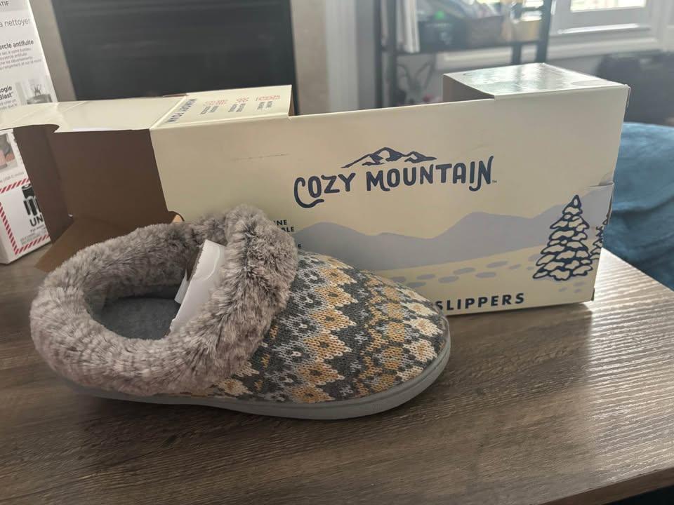 BNIB Cozy Mountain Memory Foam Slippers - MED 7-8 - photo 2