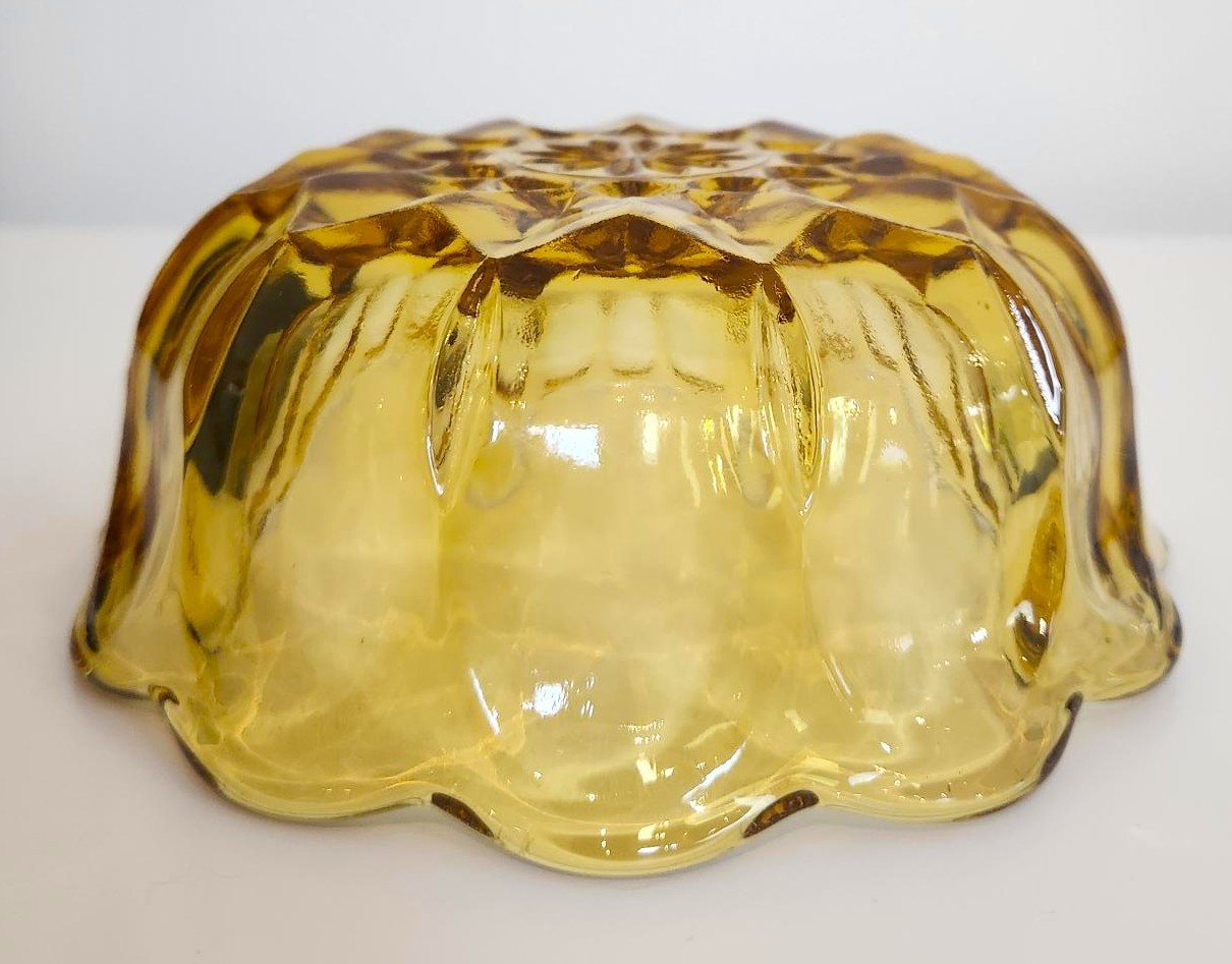 Vintage Anchor Hocking "Fairfield" Pattern 6 Inch Bowl - Amber - photo 3
