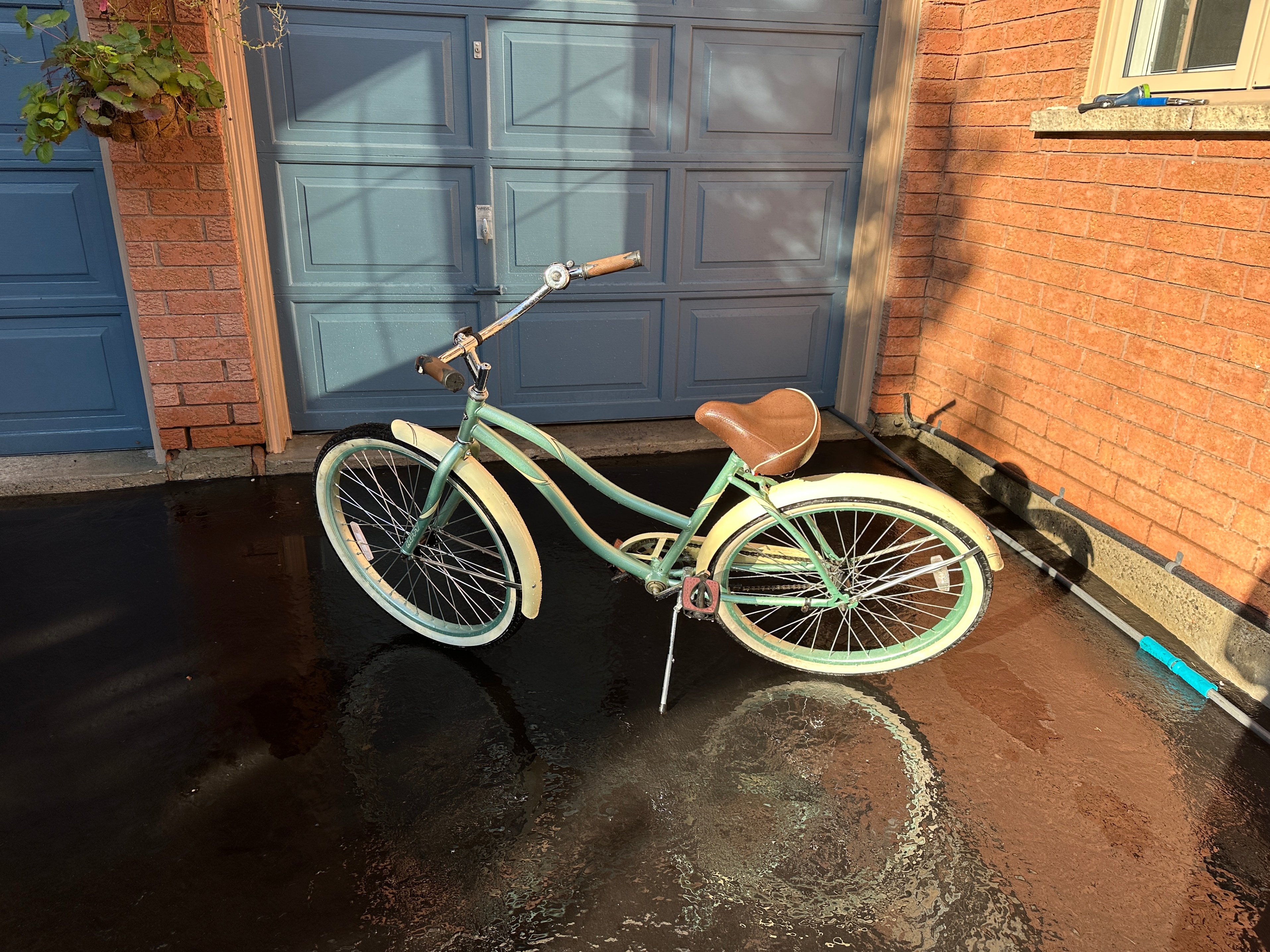 Huffy Cranbrook Cruiser Bike