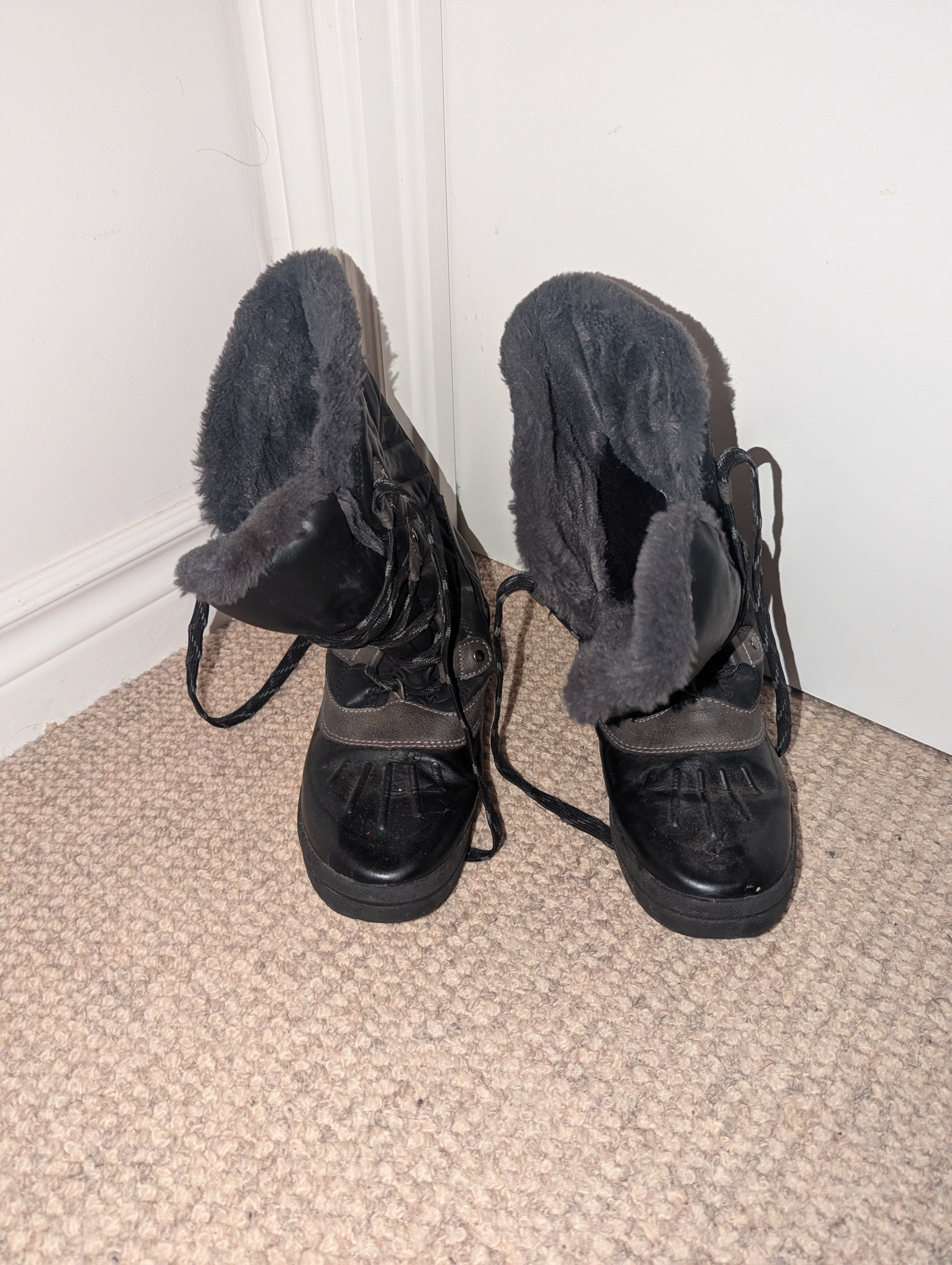 Black Winter Boots US Size 6 - photo 3