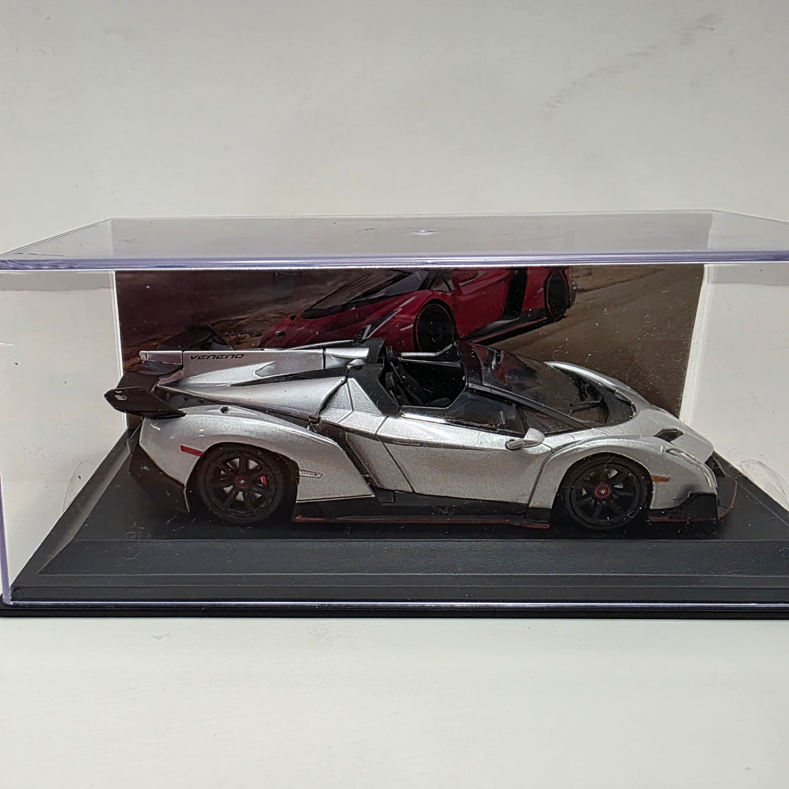 Lamborghini Veneno Roadster Die-cast Model Car 1:43 - photo 2