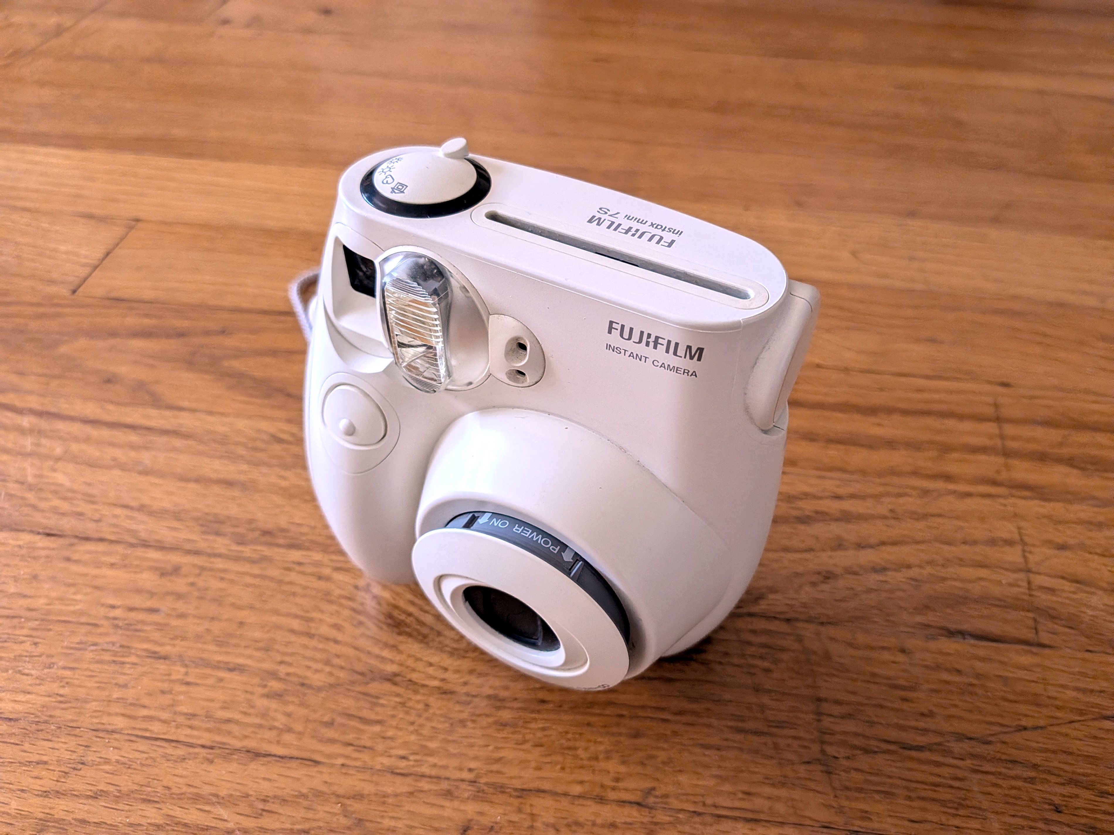 Fujifilm Instax Mini 7S White Instant Film Camera - photo 3