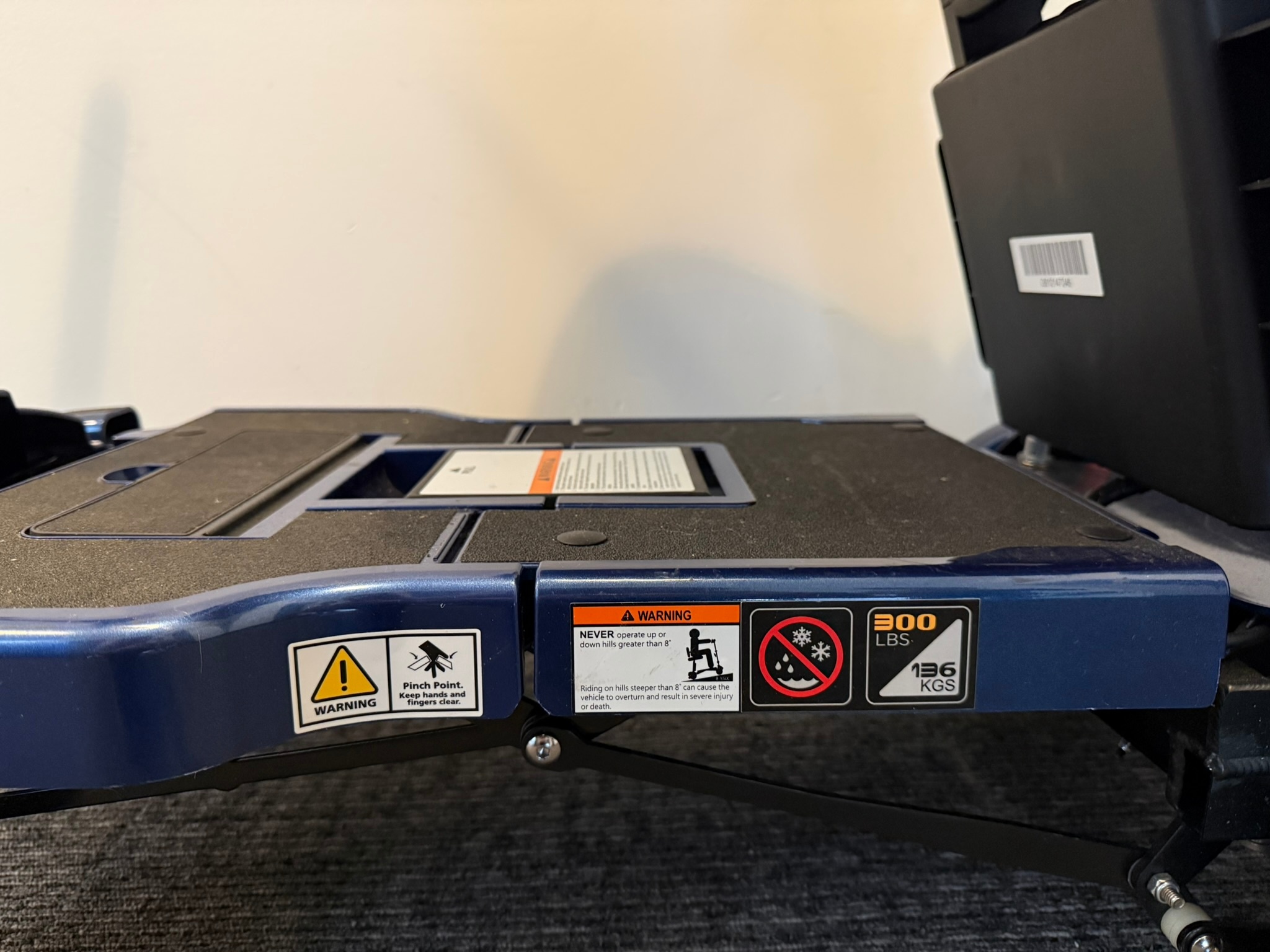 i3 - iLiving Foldable Mobility Scooter - photo 2