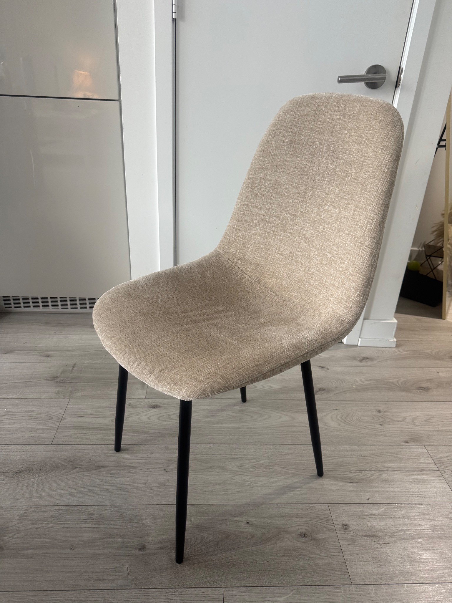 Set of 4 Beige Upholstered Dining Chairs – Modern & Comfortable - photo 2