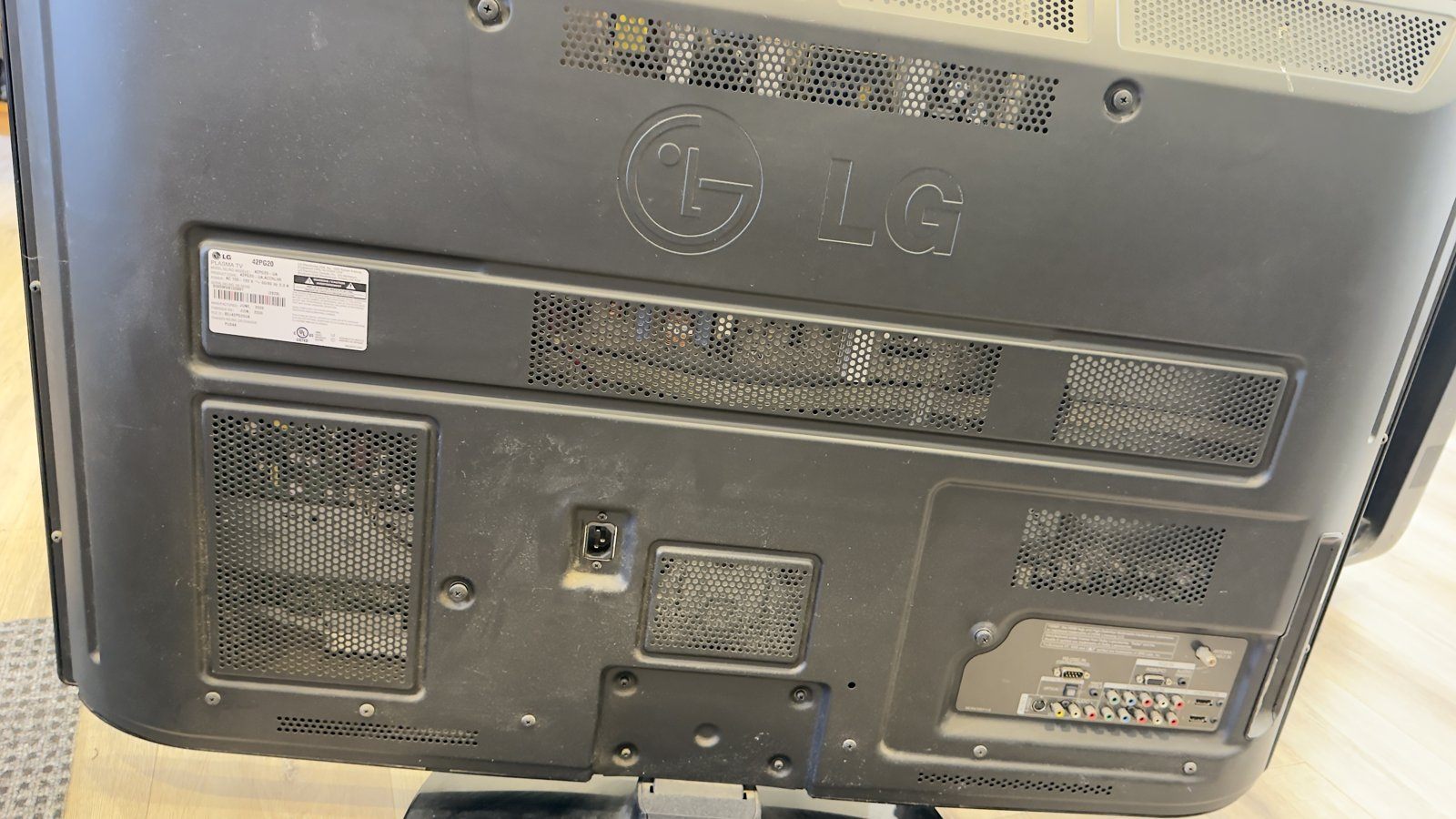42" LG Plasma TV (42PG20) with Stand – Works - photo 5
