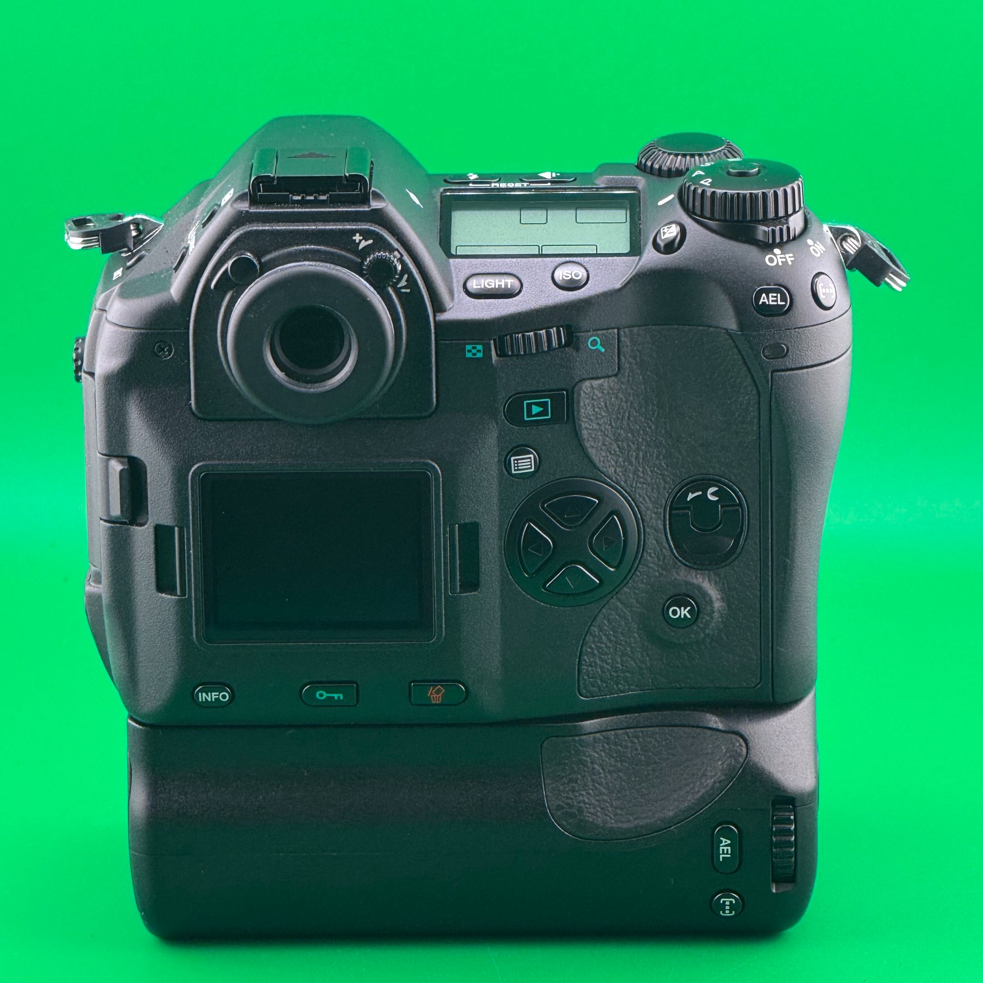 Olympus E-1 - With HLD-2 Battery Grip - SLR Camera - Excellent - photo 3