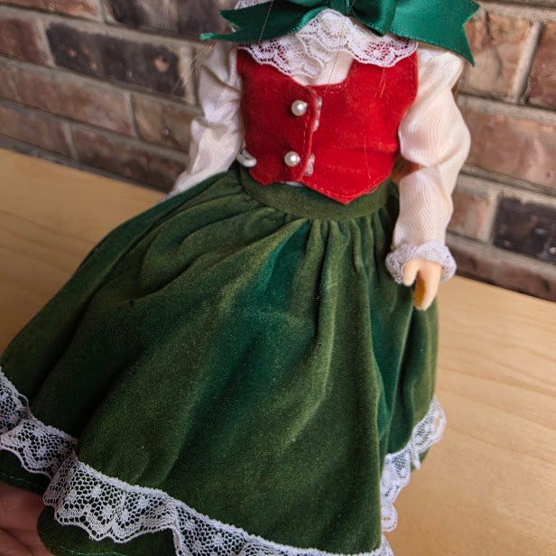 Vintage 1980s Effanbee Munchkin Girl Doll - photo 3