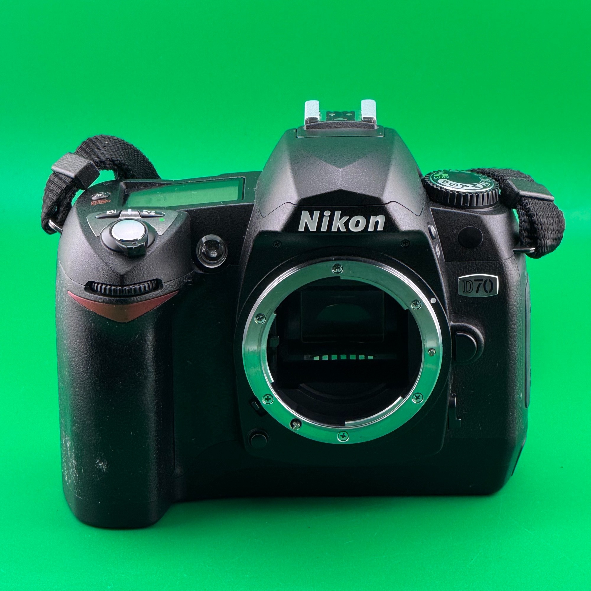 Nikon D70 - Body Only - DSLR Camera - Yes - Good