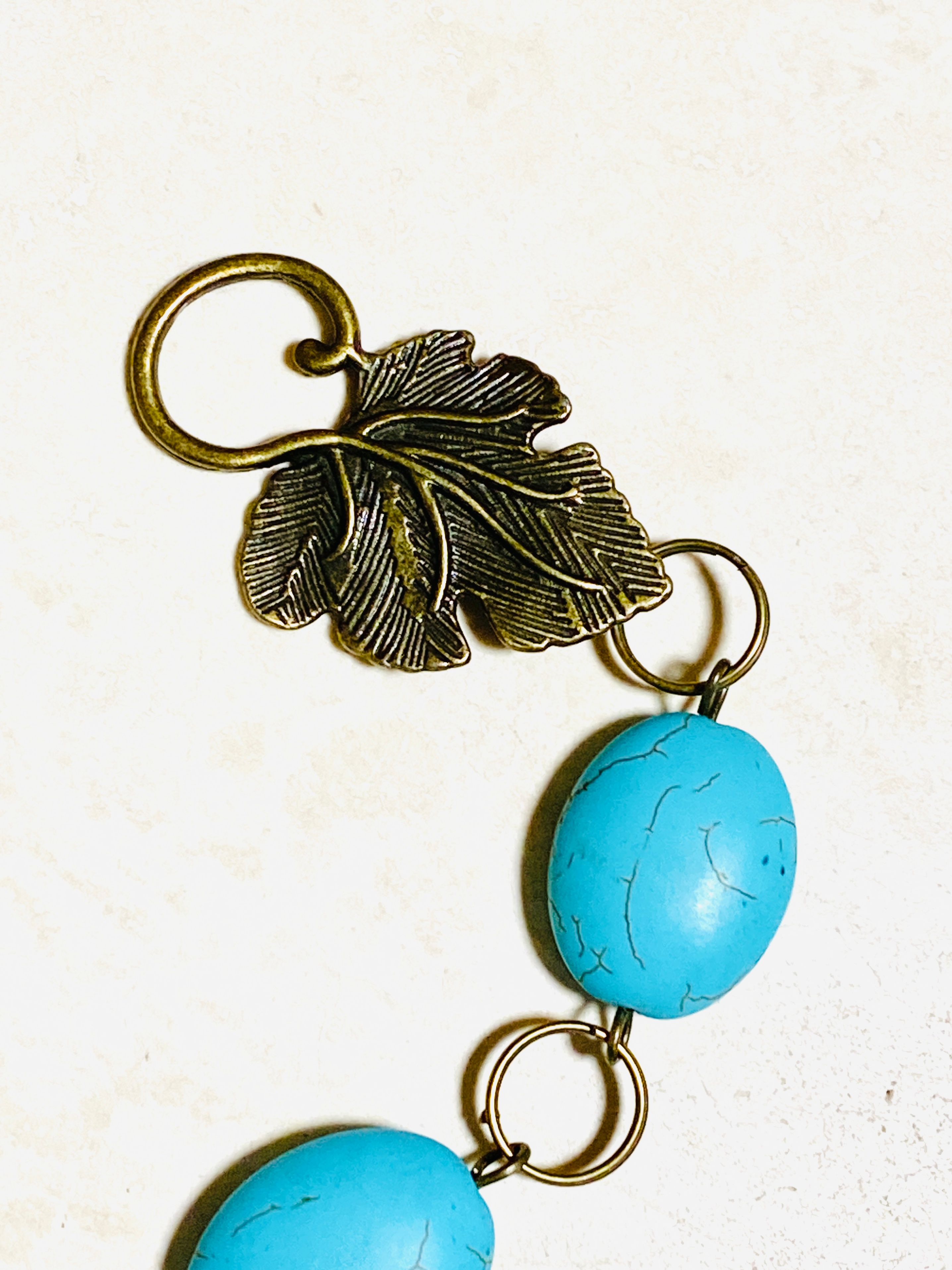 Blue Dyed Howlite Bracelet & Bronze Grape Leaf Toggle - photo 4
