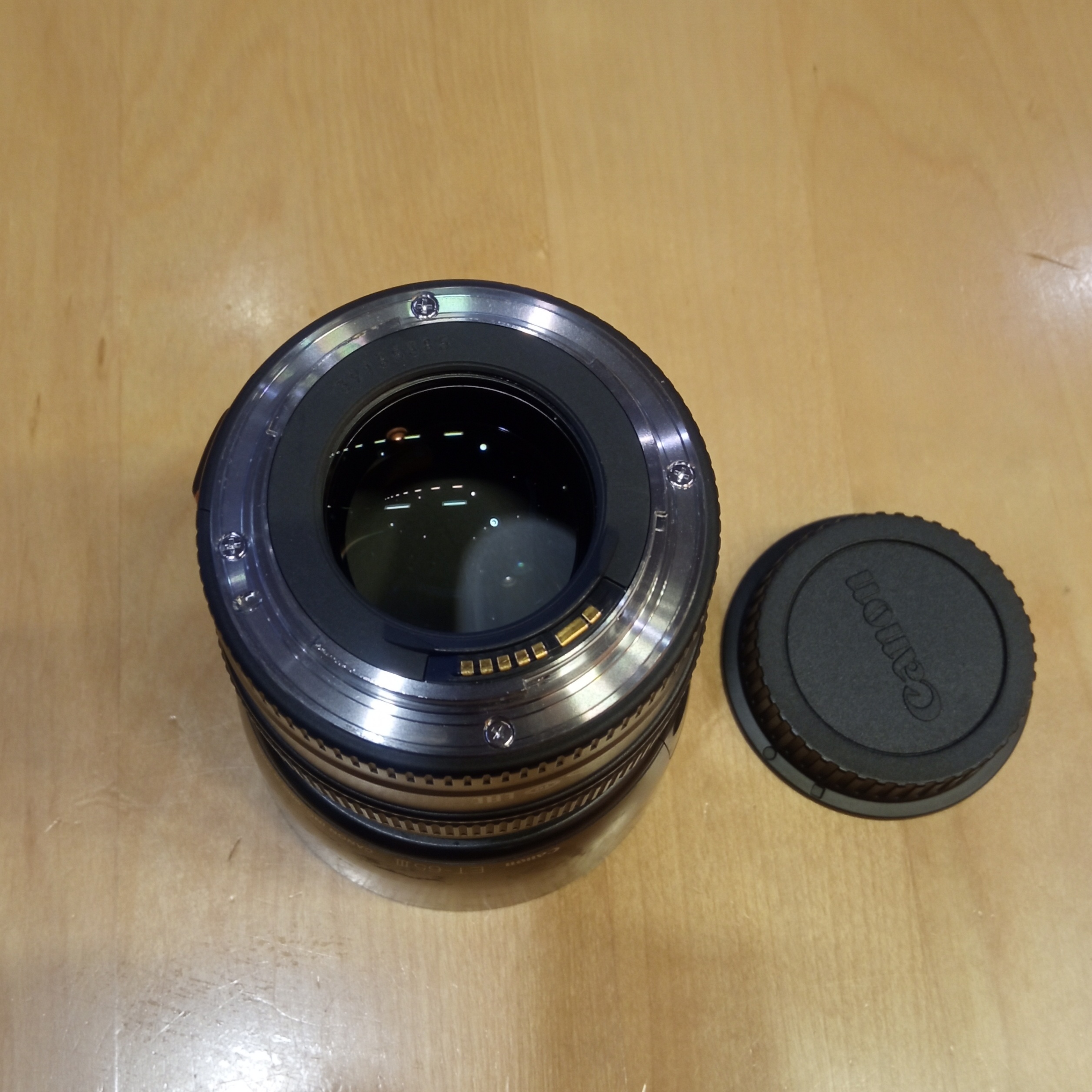 Canon EF 85mm f1.8 USM - photo 3