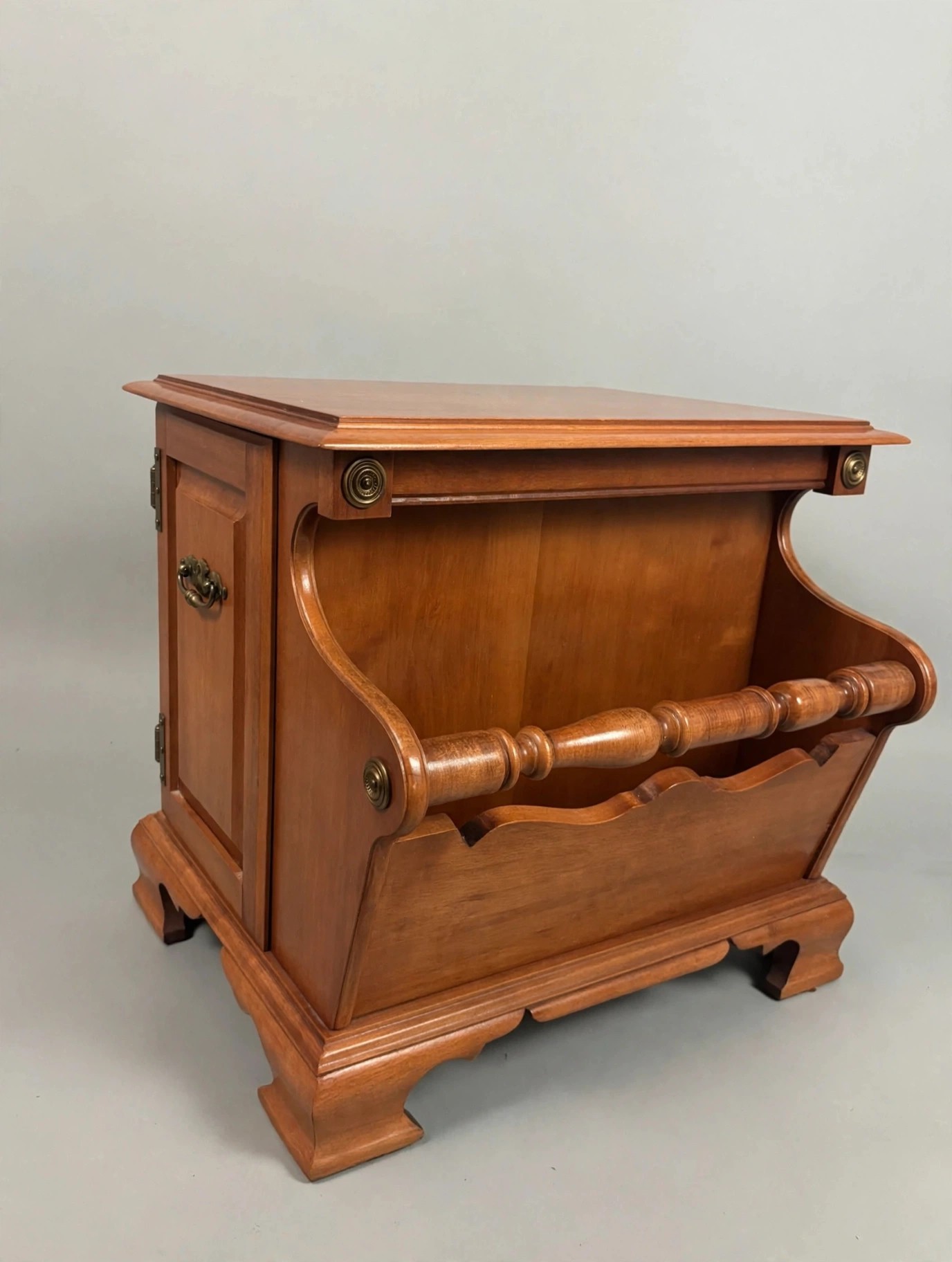 Vintage Roxton Solid Maple Magazine End Table Honey Finish - photo 5