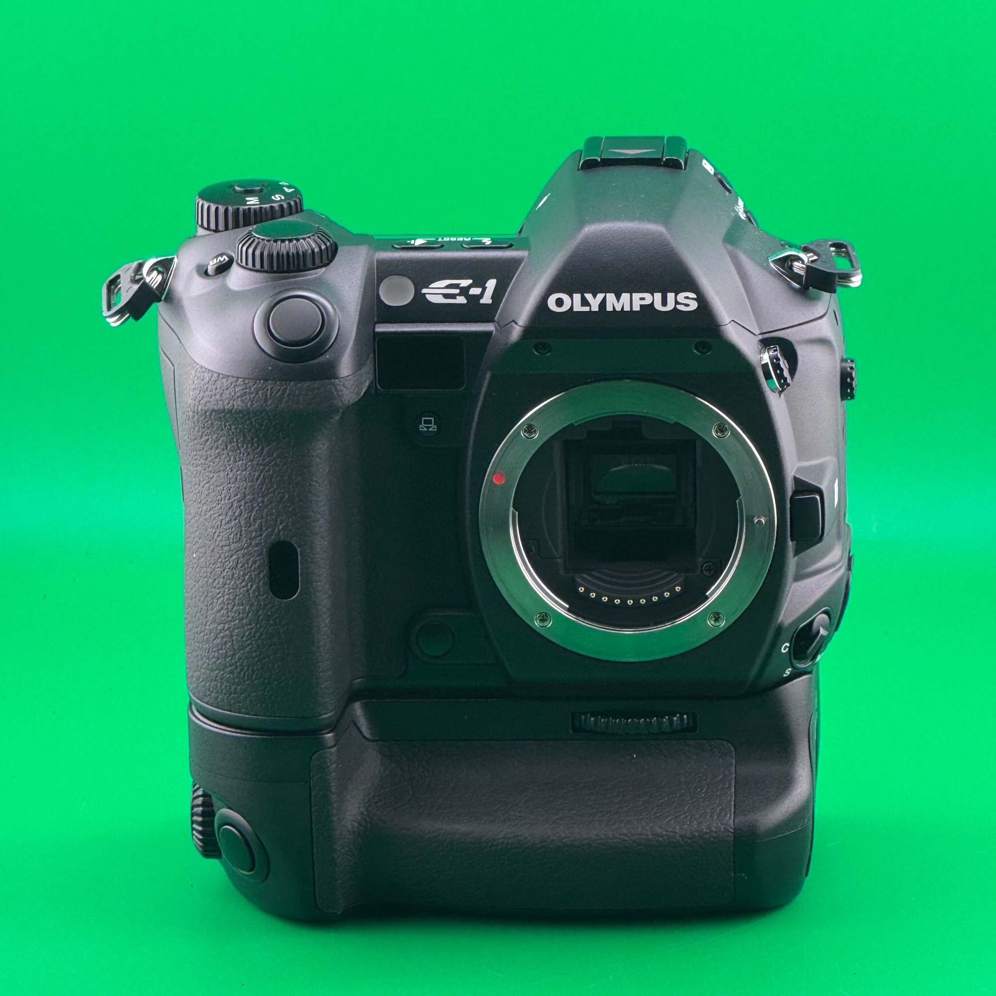Olympus E-1 - With HLD-2 Battery Grip - SLR Camera - Excellent