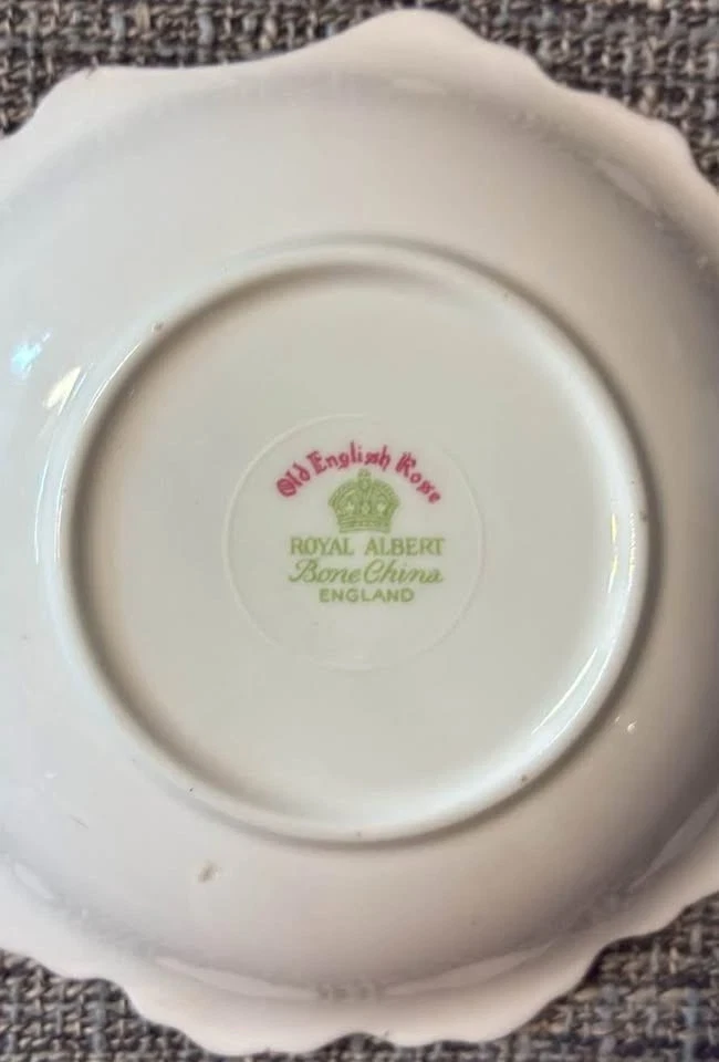 Vintage Royal Albert Old English Rose Fruit Dessert Bowl - photo 4