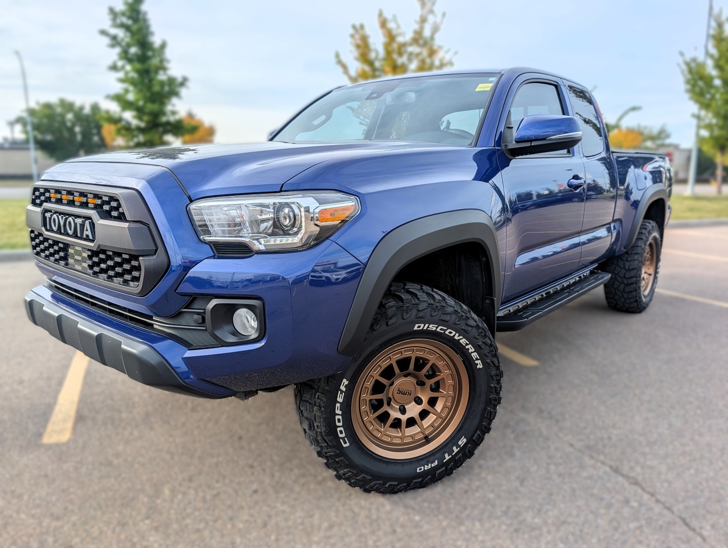 2023 Toyota Tacoma - photo 2
