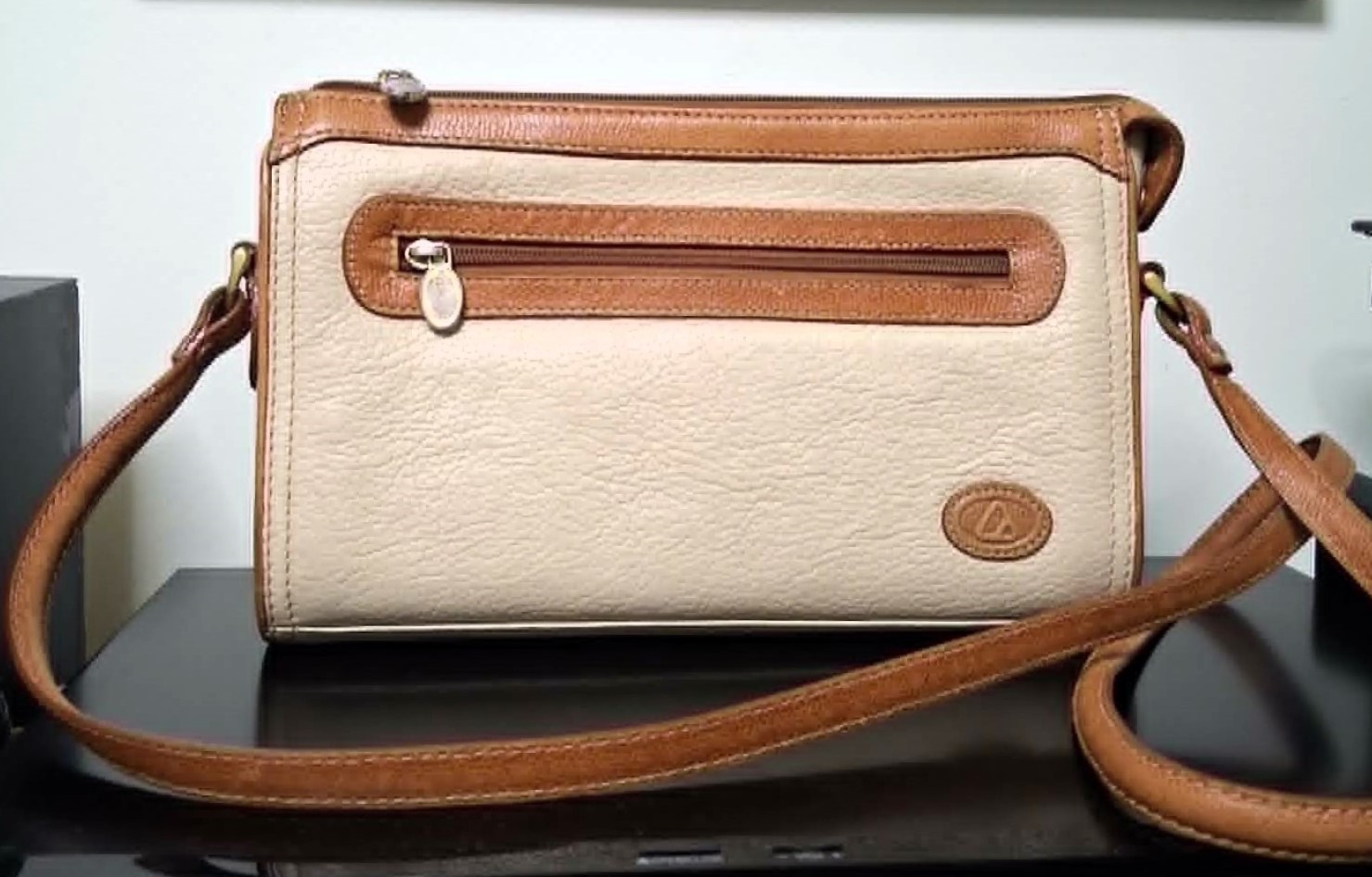 Liz Claiborne Genuine Leather Crossbody Bag Made in Korea - photo 5