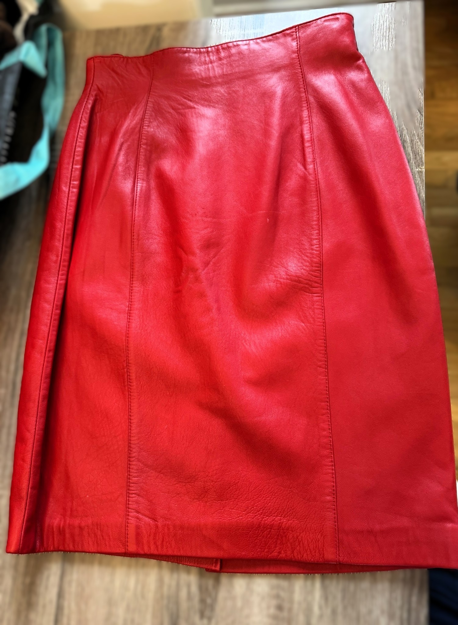 Vintage Red Leather Pencil Skirt / Jupe crayon vintage en cuir