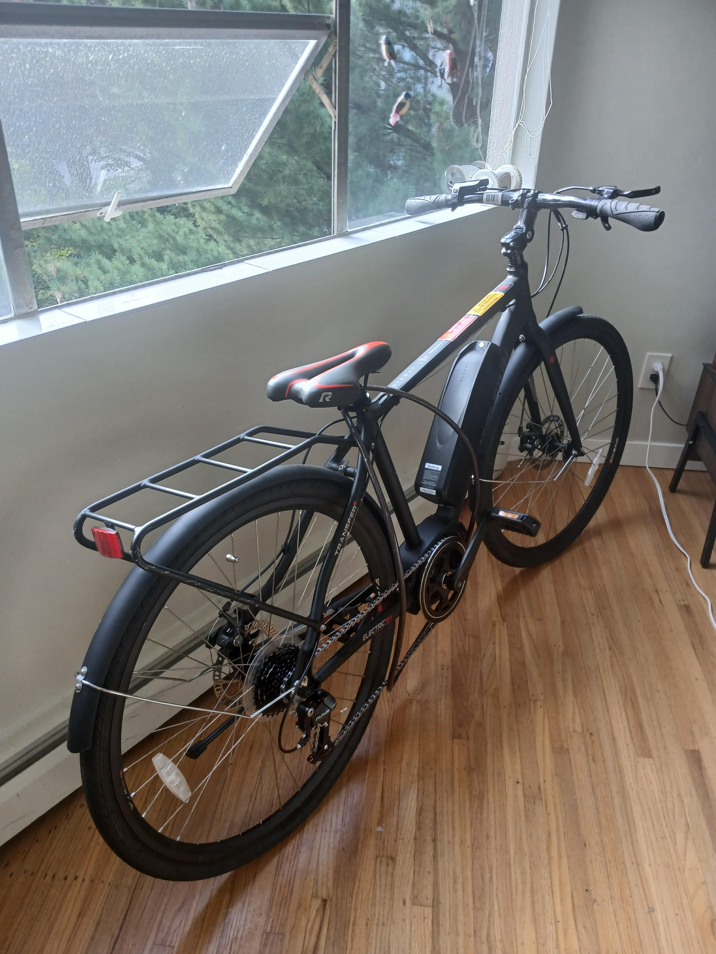 Raleigh Getaway 700C E-Bike – Like New – Only 27 km