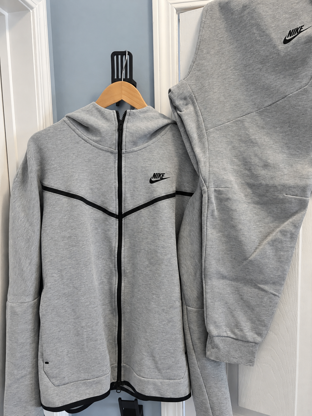 Grey Nike Tech Fleece Tracksuit – Size Large