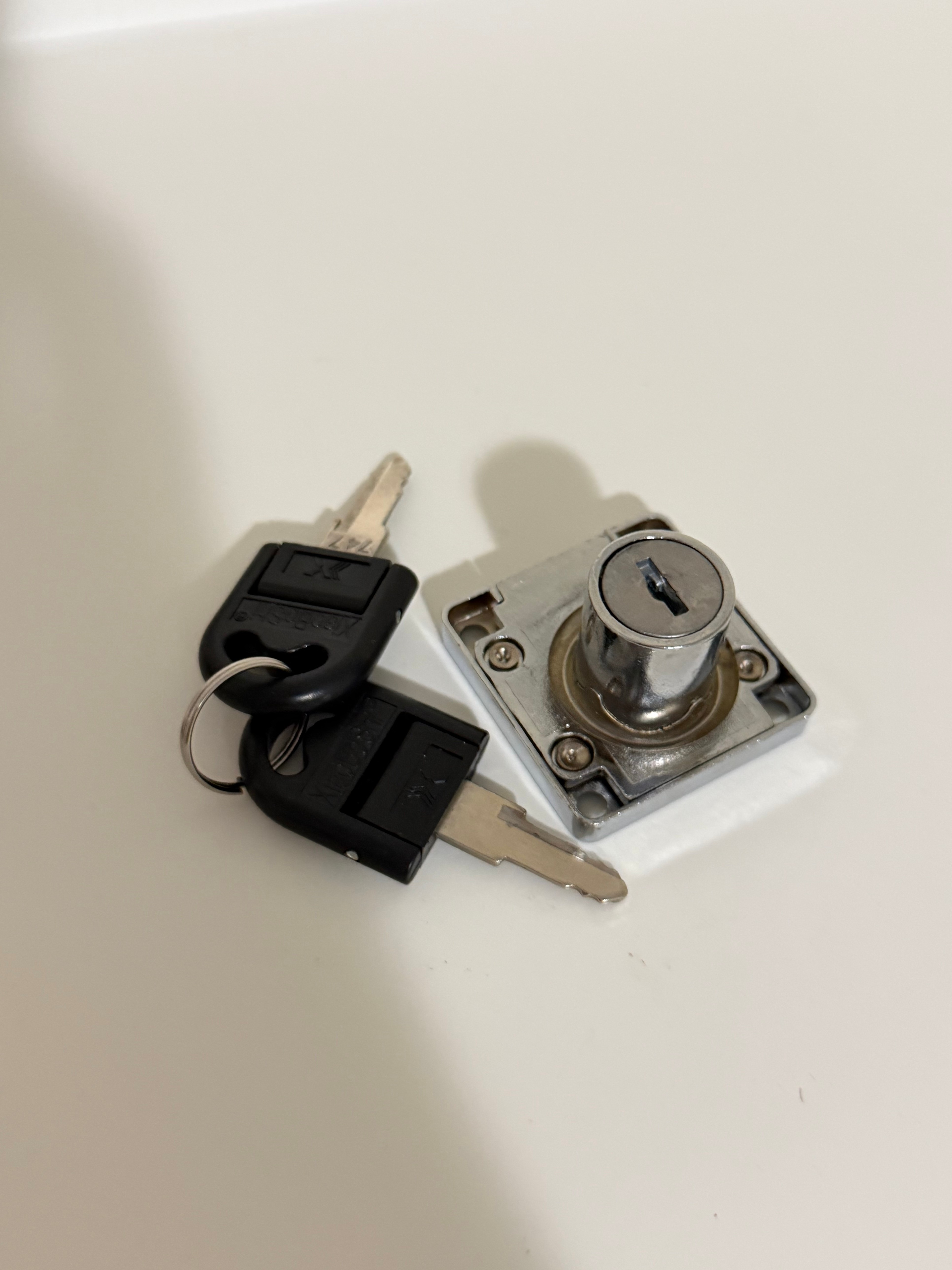 Cabinet / Drawer Lock with 2 Keys - photo 3