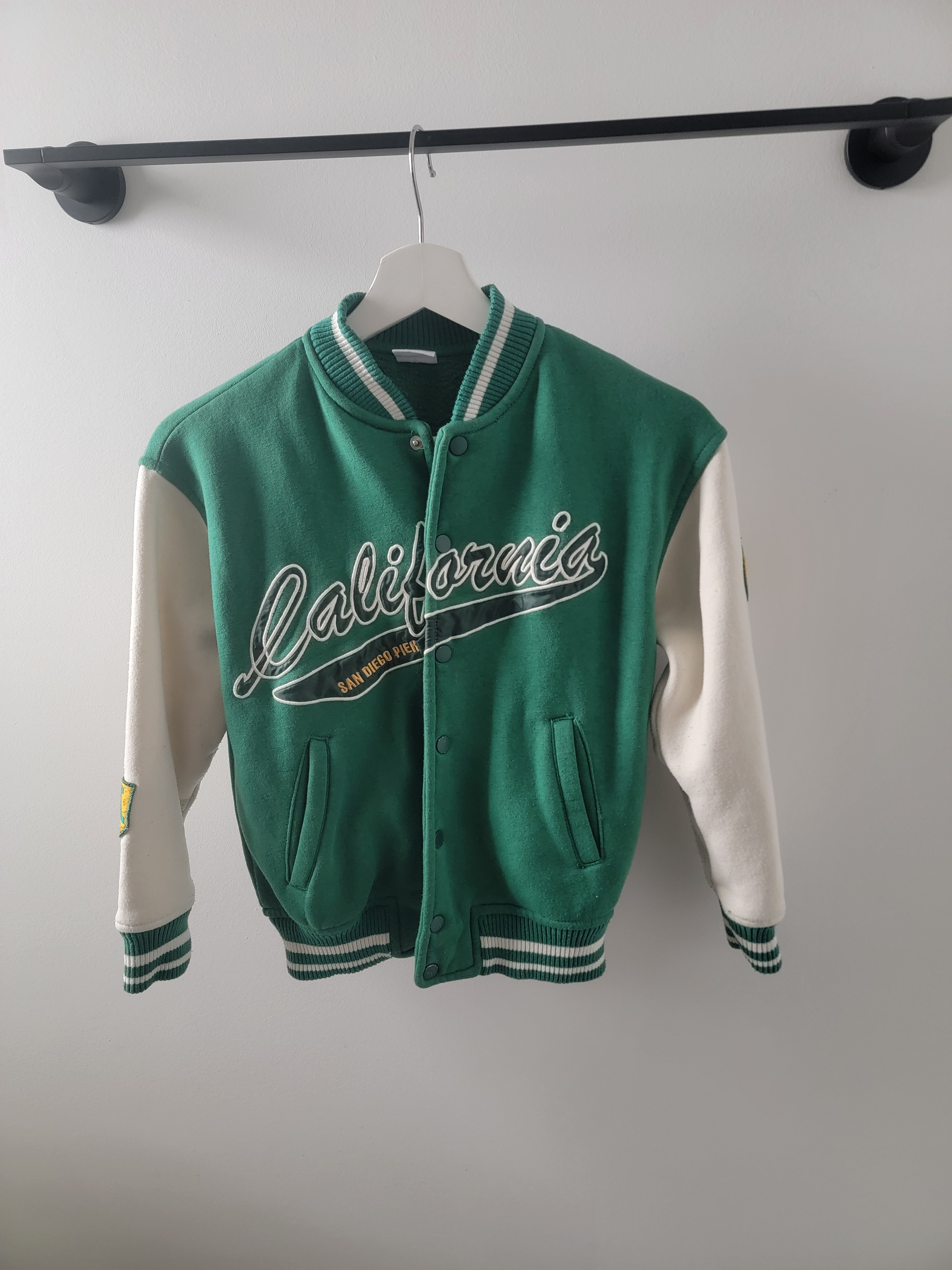 Kids age 8-9 bomber sweater jacket in very good condition