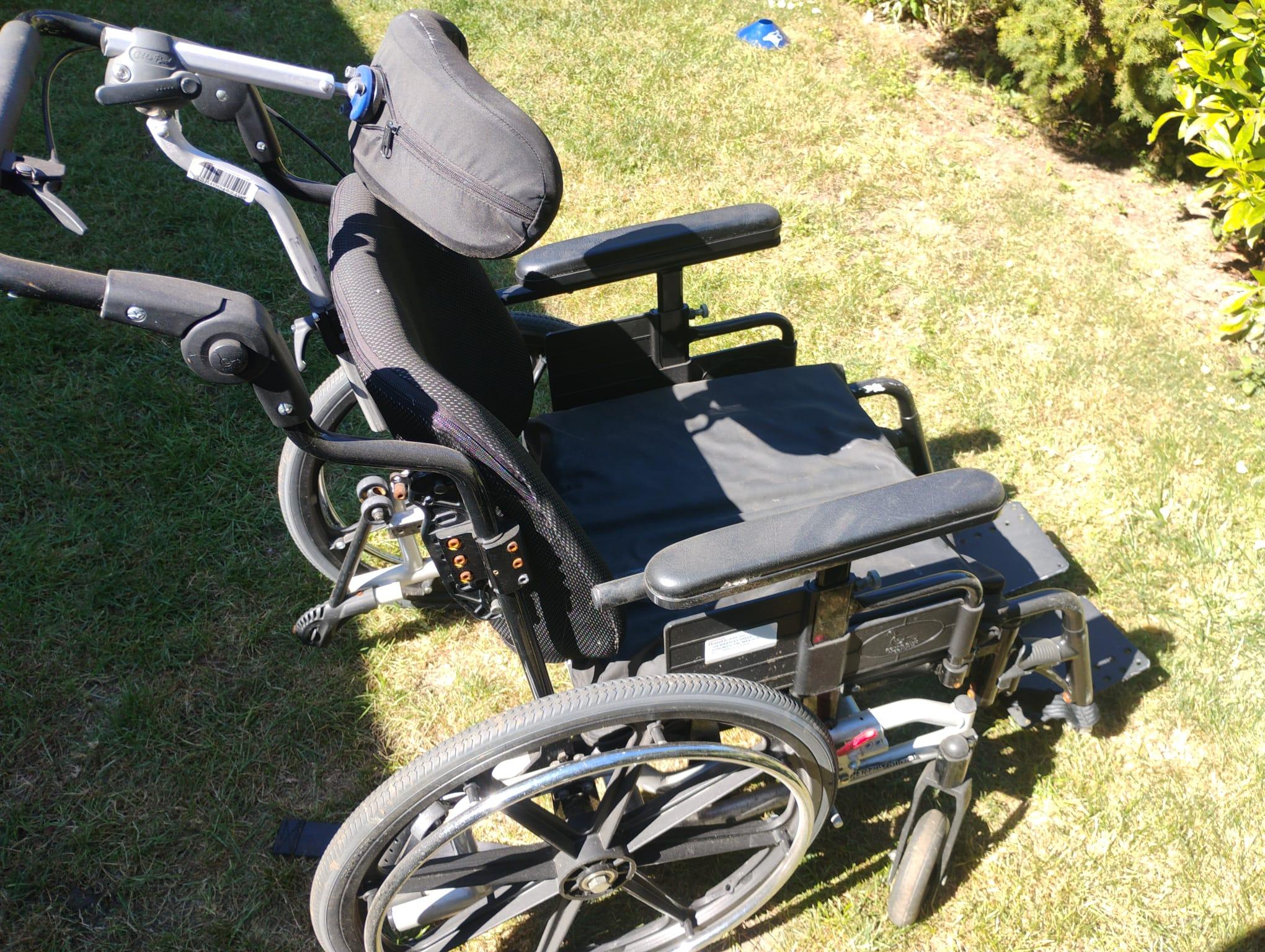 Invacare Matrx Wheelchair w/Attachments/ROHO - photo 4