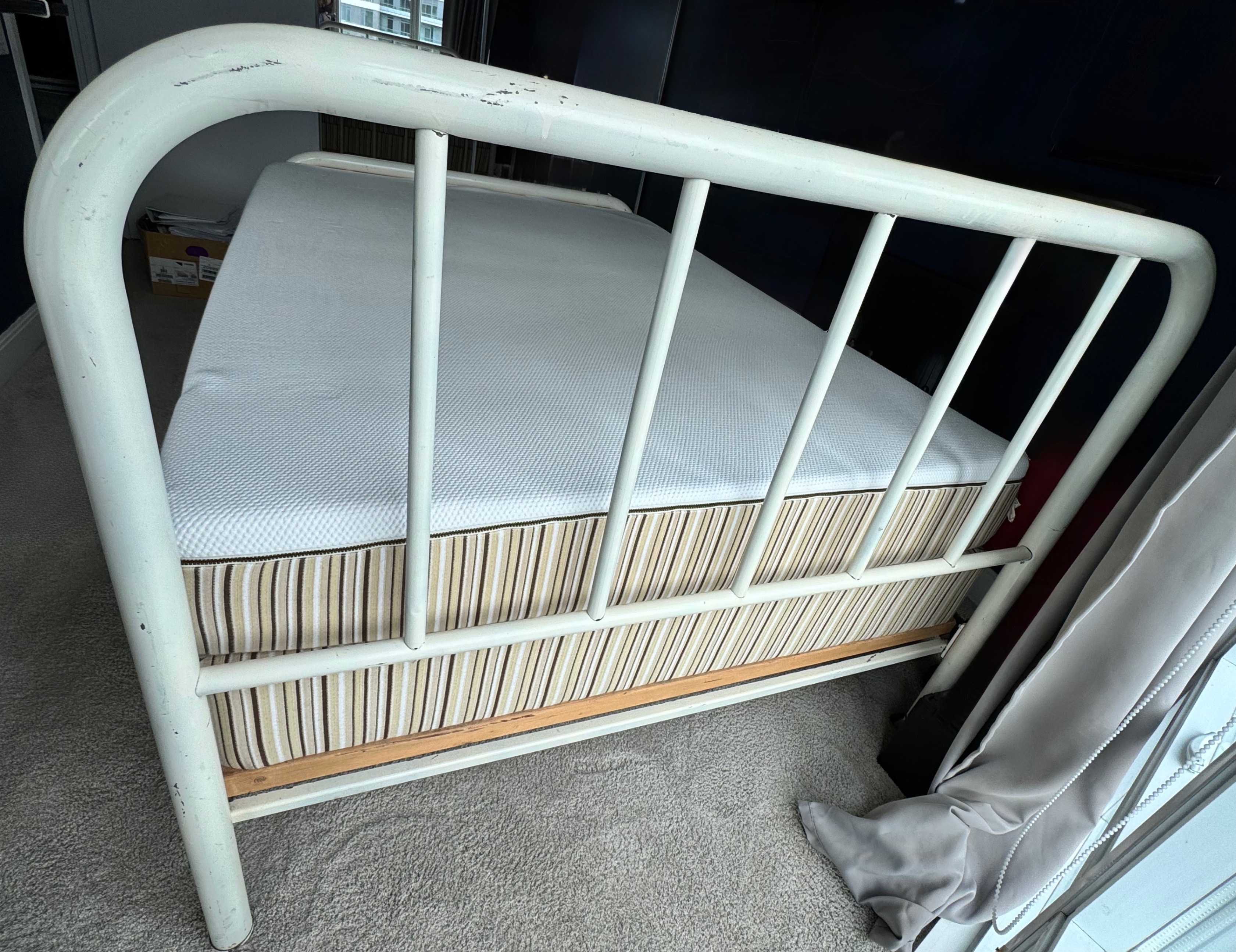 Essentia Full-Size Mattress, Mattress Base, and Bed Frame - photo 3