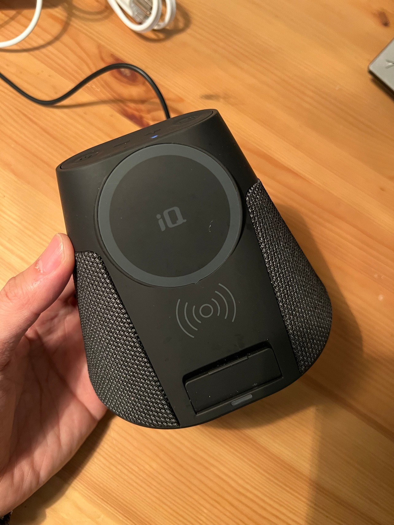iQ Wave Home Speaker - Bluetooth 5.1 + Wireless Charging Stand - photo 2