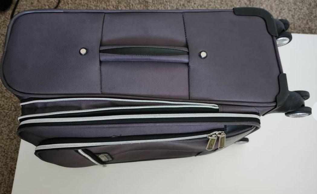 Suitcase Carry-on Samsonite, Rolling, 4 Wheels, Size 22”x15”x10”