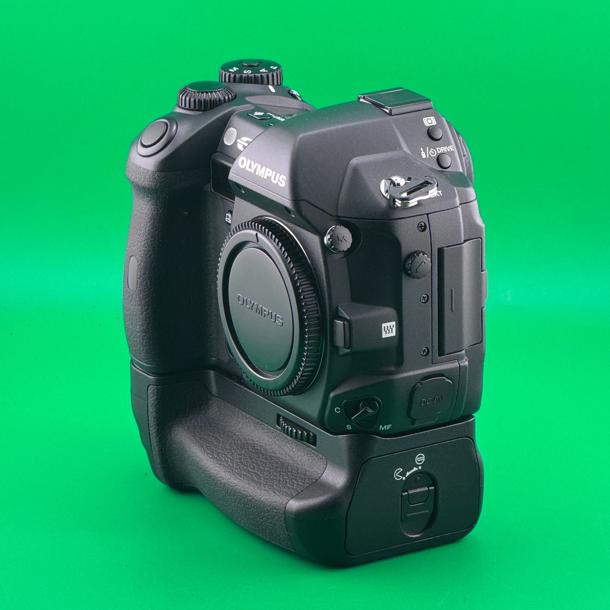 Olympus E-1 - With HLD-2 Battery Grip - SLR Camera - Excellent - photo 5