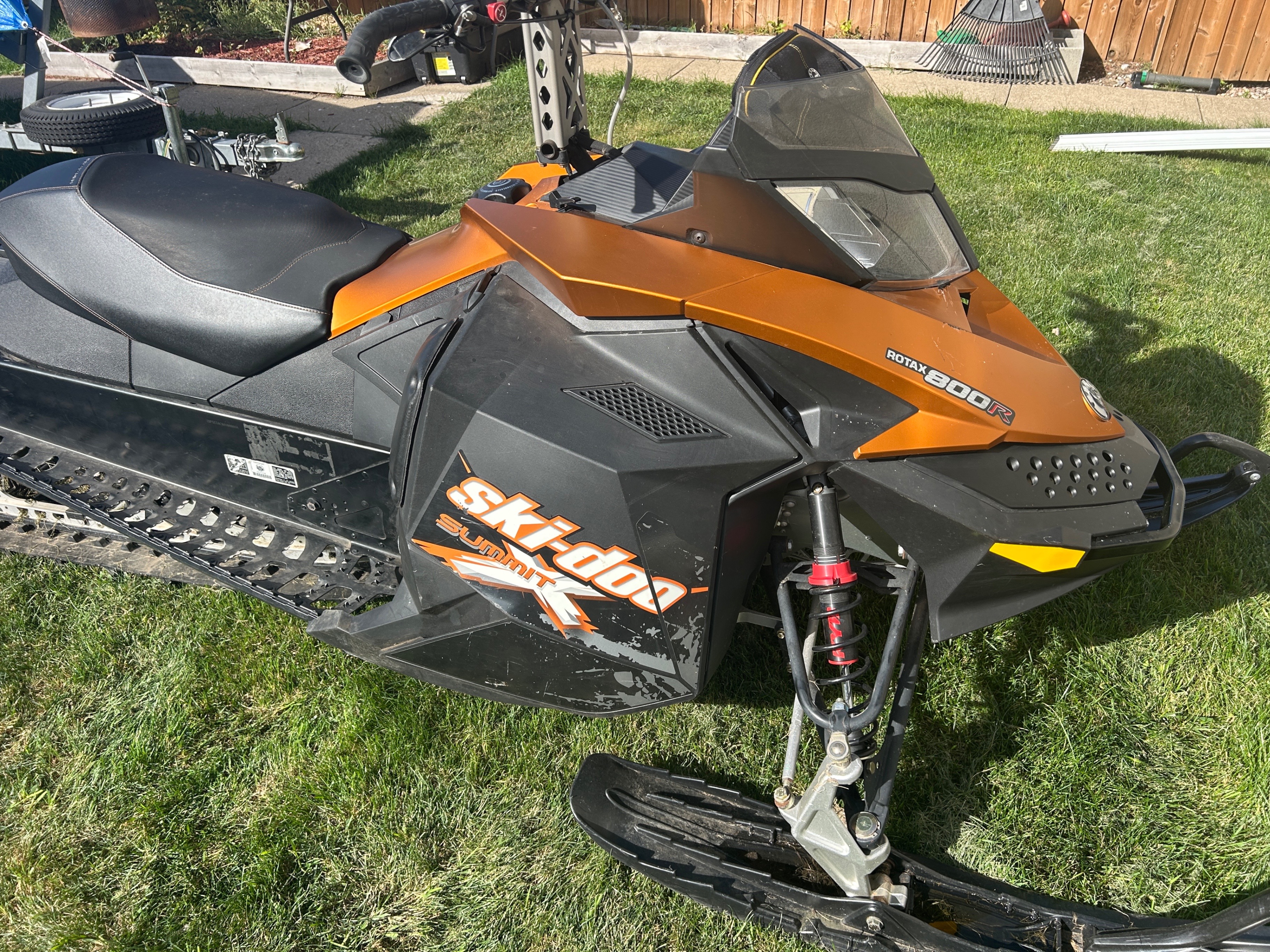 2010 Ski-Doo Summit X 800R Power TEK, 154-inch track LOW KM - photo 3