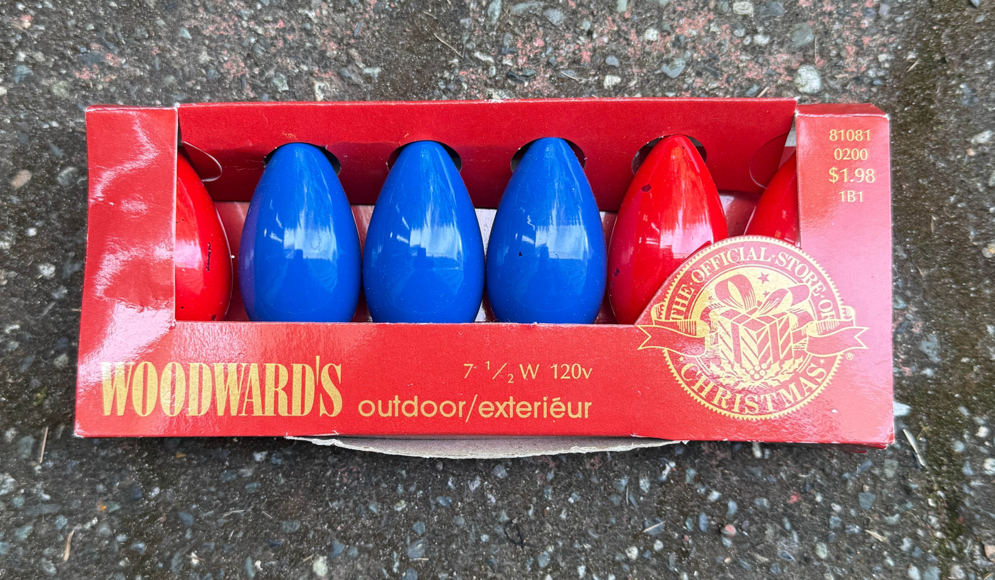 Vintage C9 Christmas Light Bulbs – 6 Bulbs | 3 Blue + 3 Red
