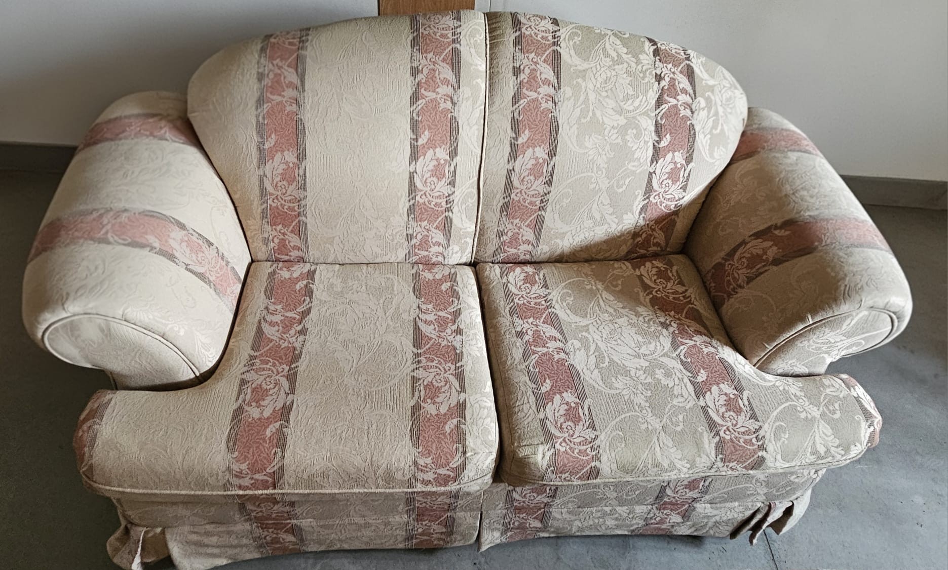 Clean Sofa & Loveseat Set (No Pets/No Smoke) - Winnipeg