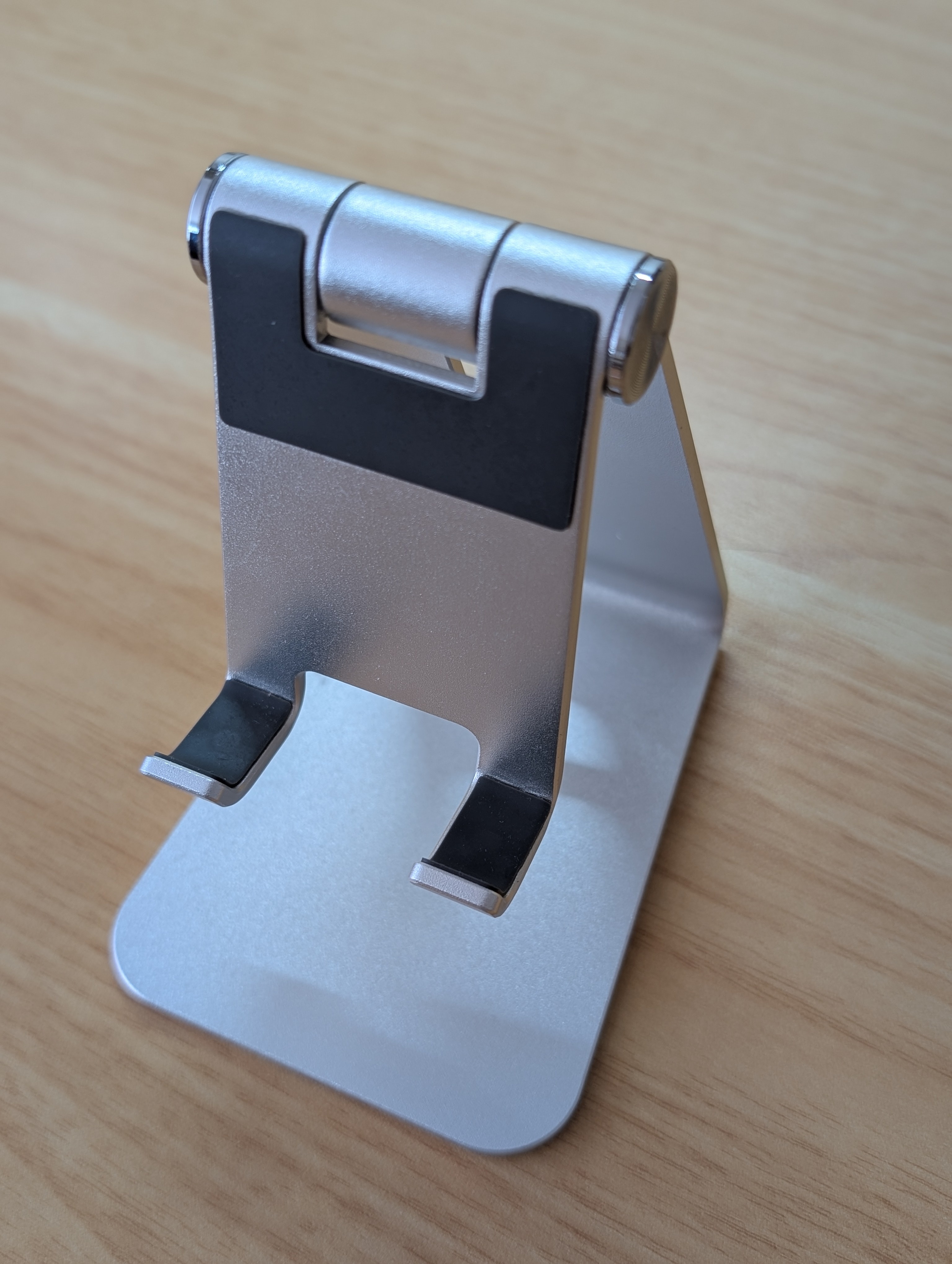 OMOTON C4 Foldable Aluminum Phone Stand - Like New
