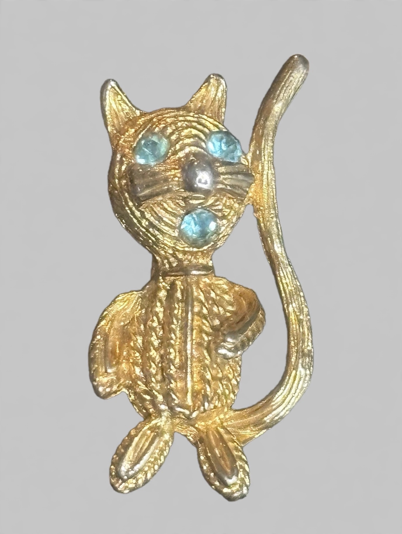 Gold Cat Brooch Blue Rhinestone Eyes Vintage Canada Pin