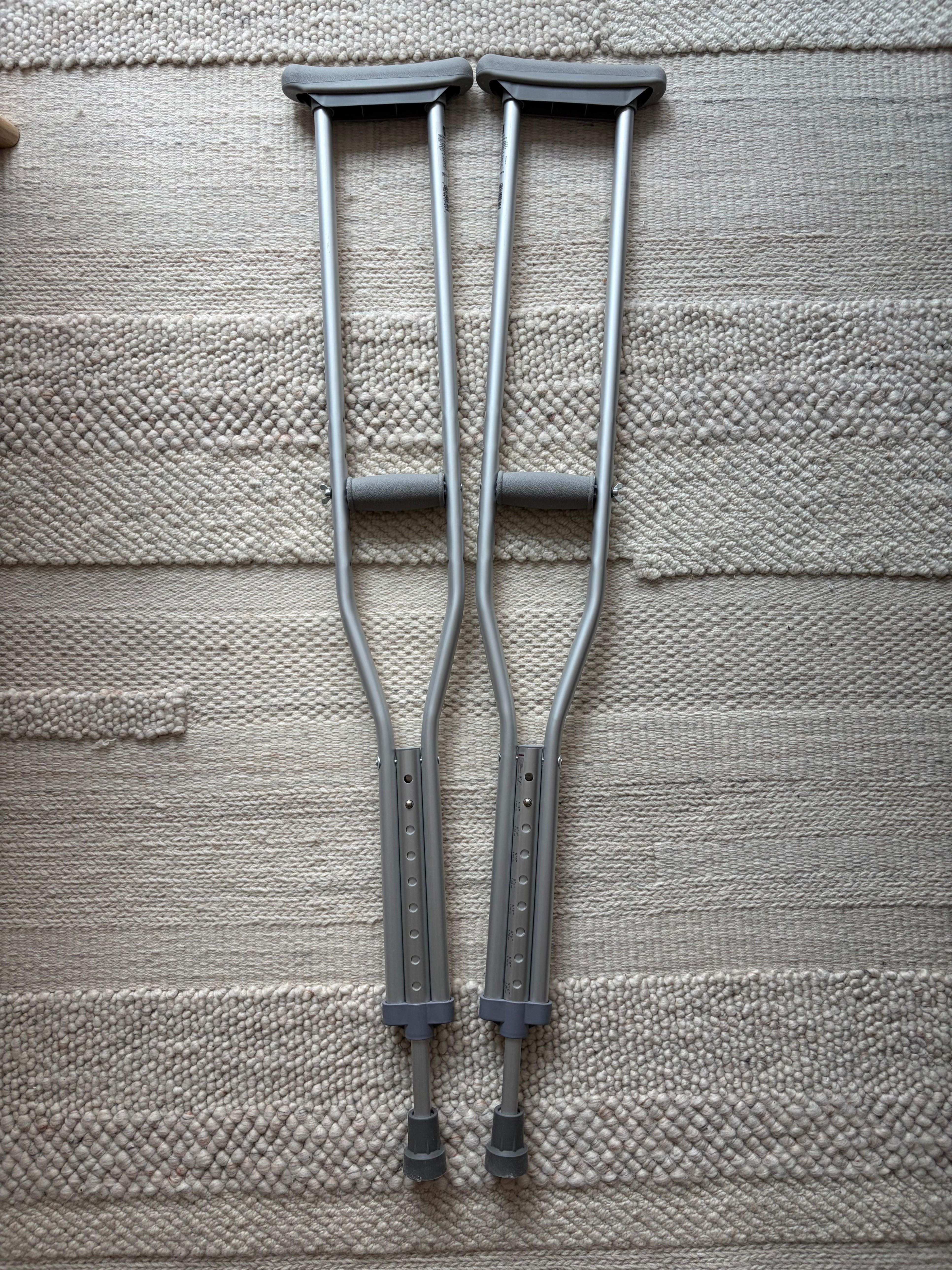 Medline Aluminum Crutches – Adult Medium (5'2" to 5'10")