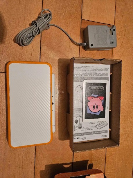 *NEW* Nintendo 2DS XL - CIB - photo 2