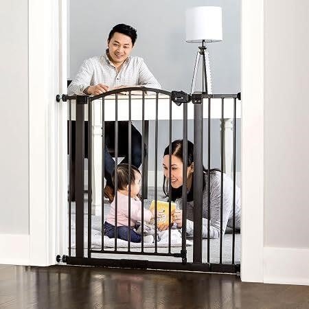 Regalo Safety 30-35 Inch Extra Wide Baby Gate (New) - photo 2