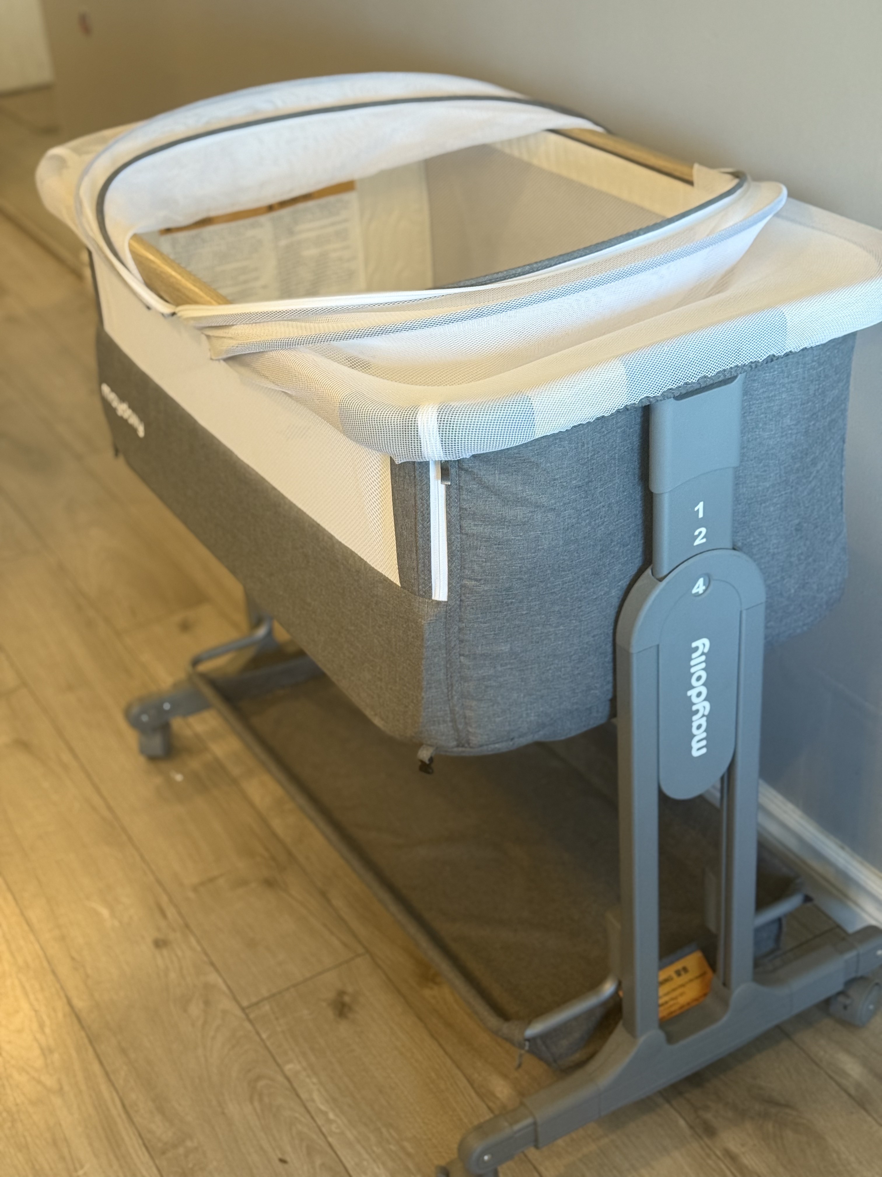 Maydolly 3-in-1 Baby Bassinet Bedside Sleeper - photo 2