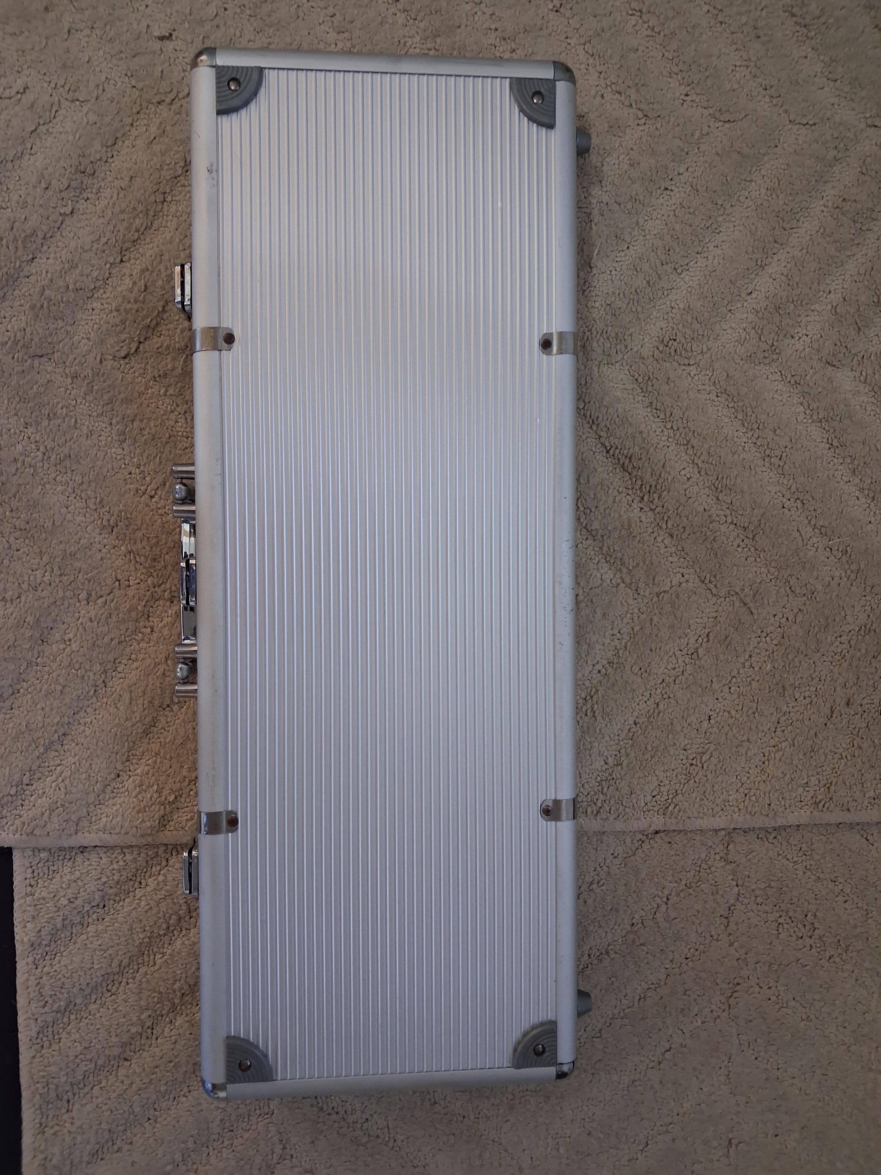 Bee Cards 500 Chip Poker Set in Aluminum Case - photo 2