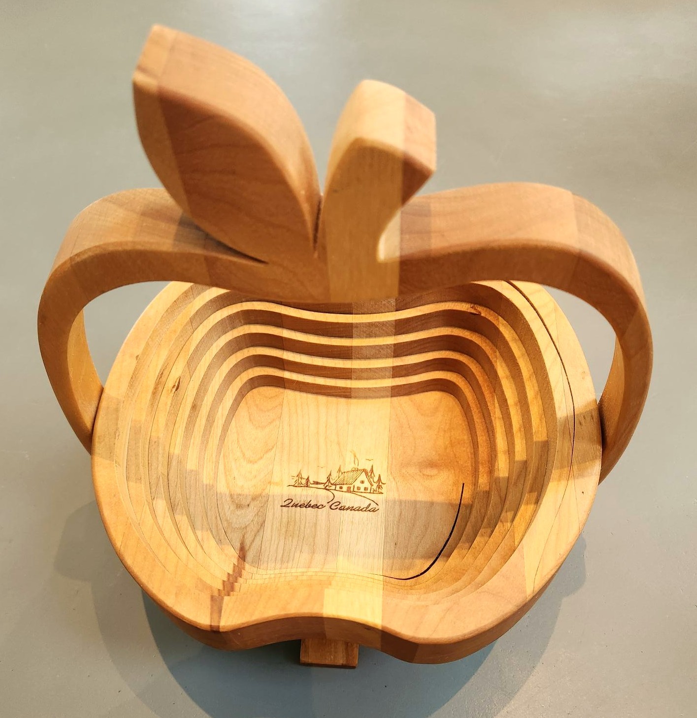Perfect Blend of Art & Function: Collapsible Wooden Apple Basket - photo 2