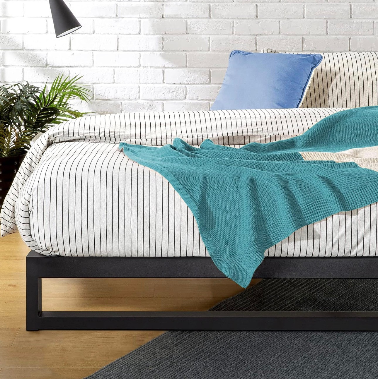 ZINUS Metal Platform Bed Frame Wood Slat Easy Assembly Full Size