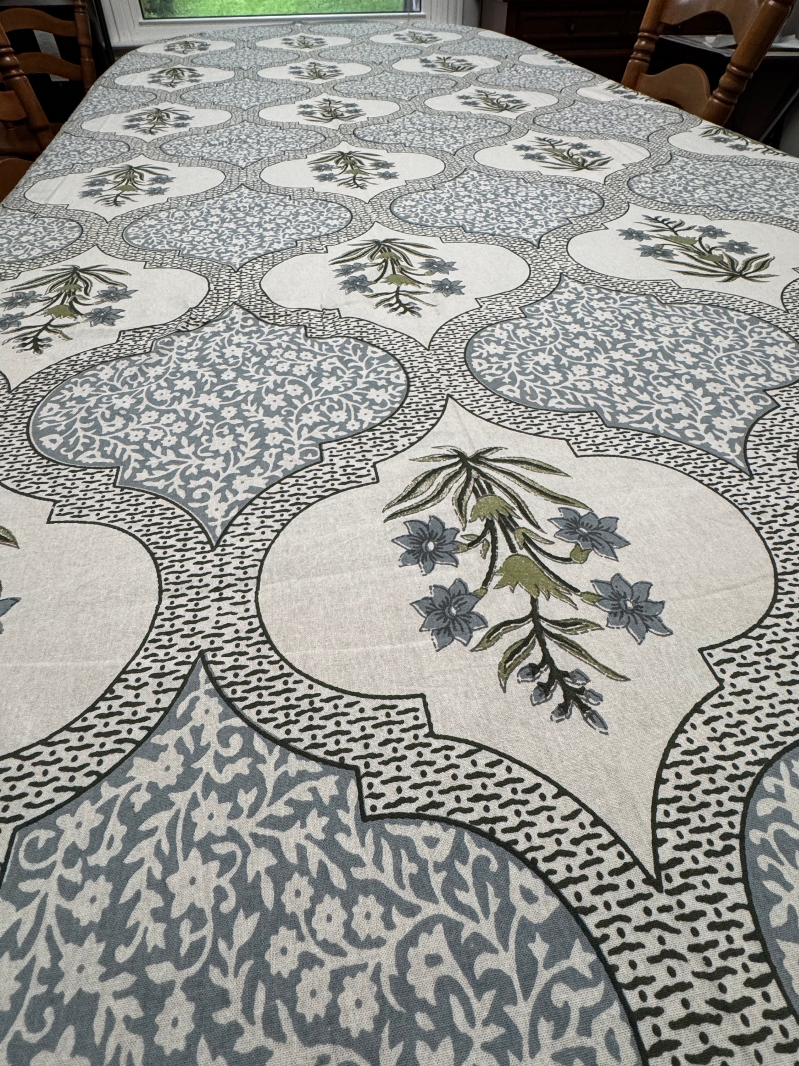 Brand New • Floral Print Cotton Tablecloth • Steal Deal - photo 2