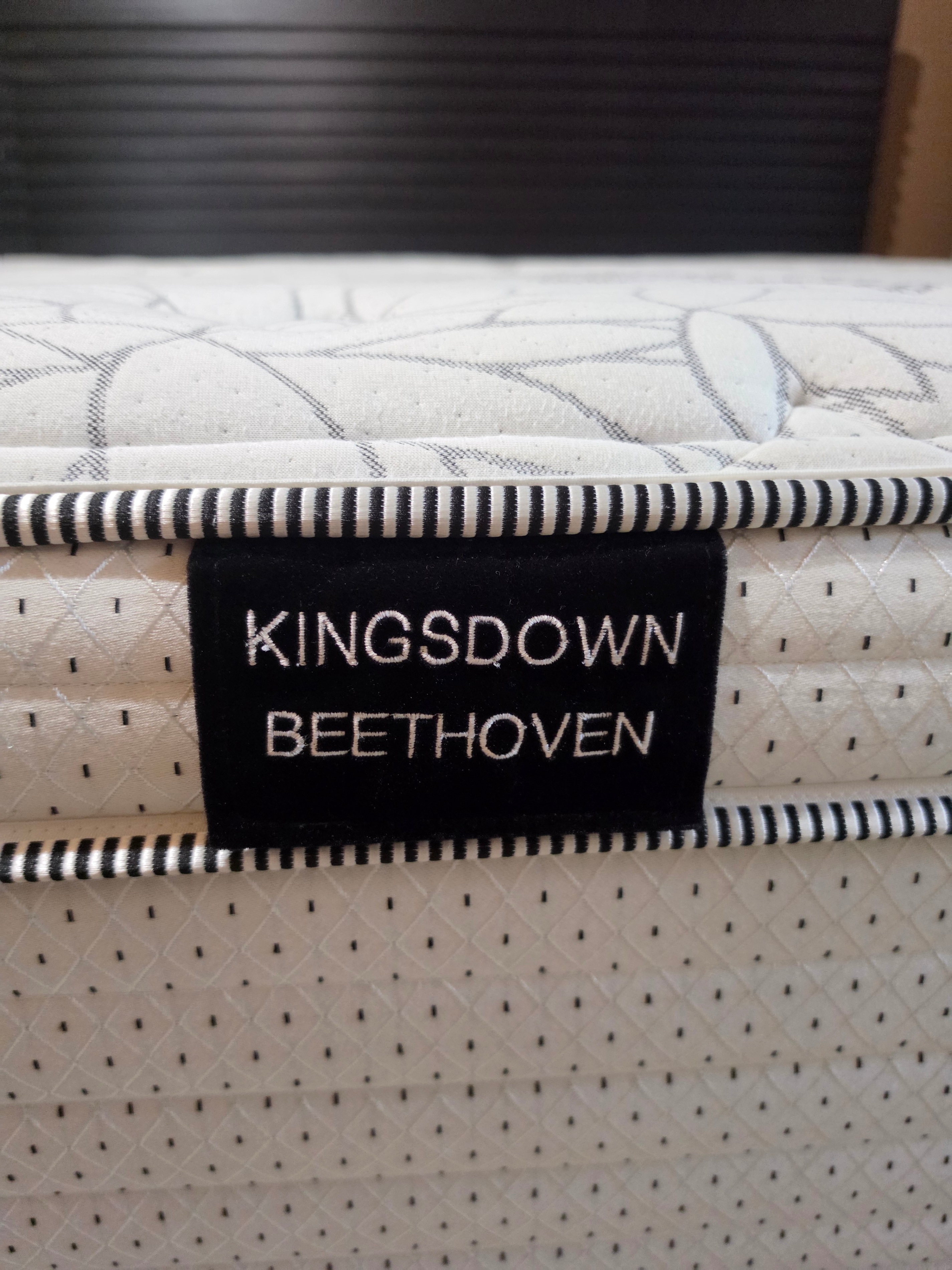 Kingsdown Beethoven King size mattress and Zinus platform frame - photo 2