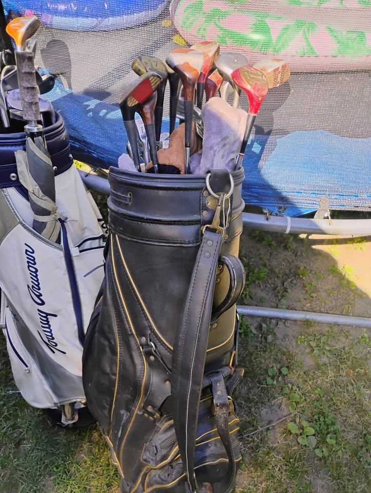 2 Golf Bags and Golf Clubs Right Handed - photo 3