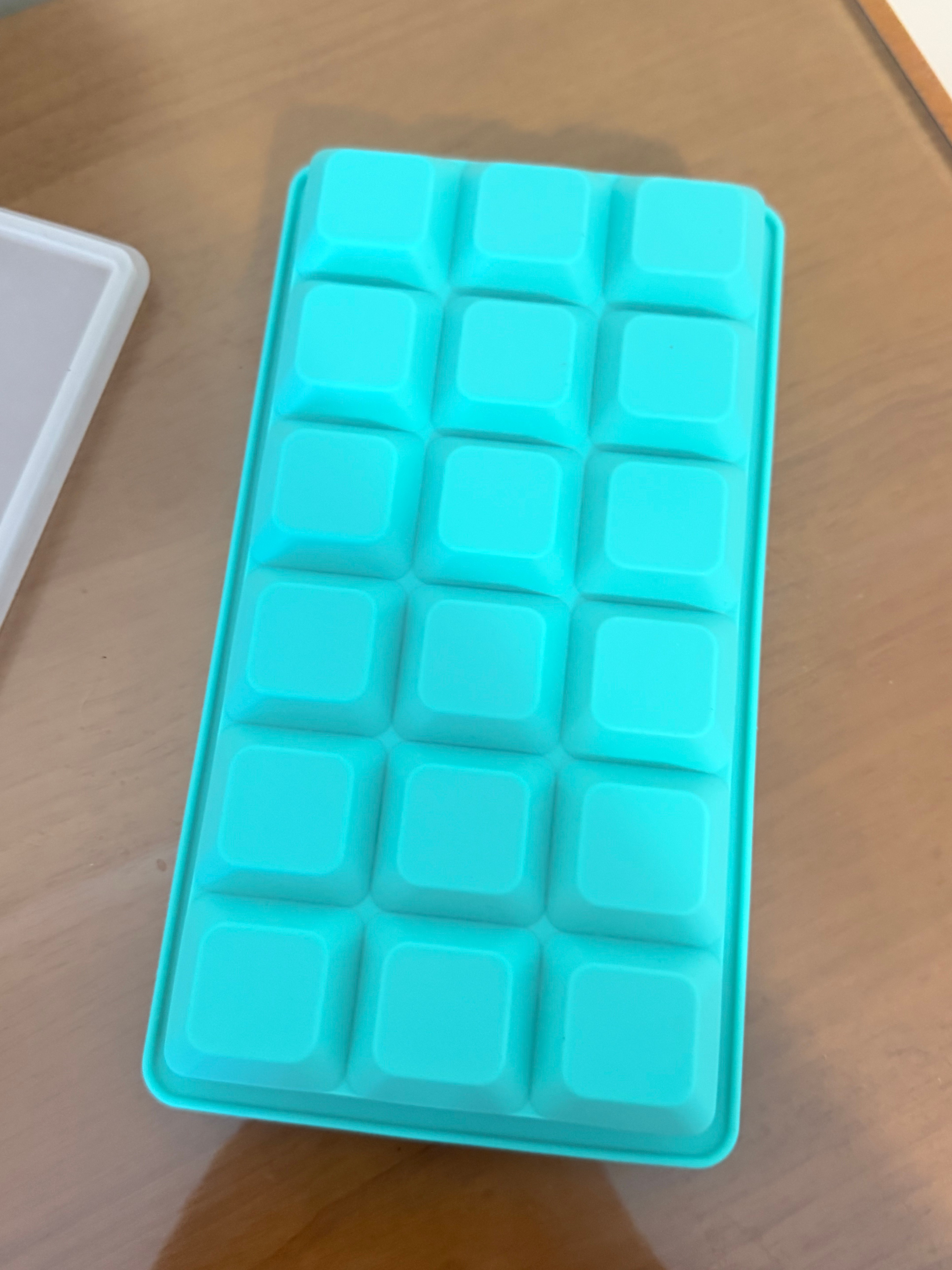 # Polar Ice Cube Silicone Ice Tray with Lid – 18 Cubes - photo 4